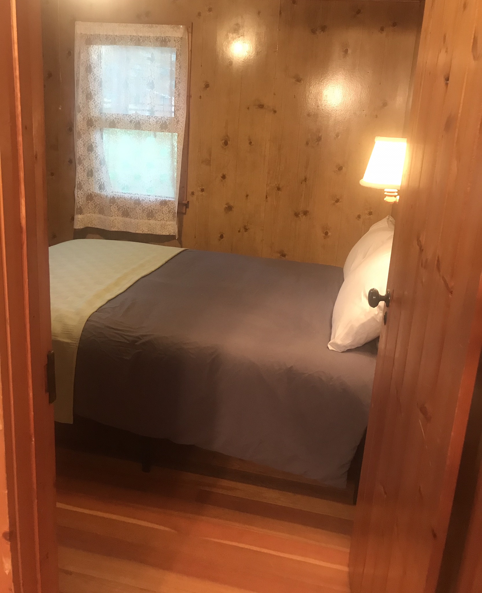 The Silver Birch at Narrows Point, Rustic Cabin Cabins for Rent in