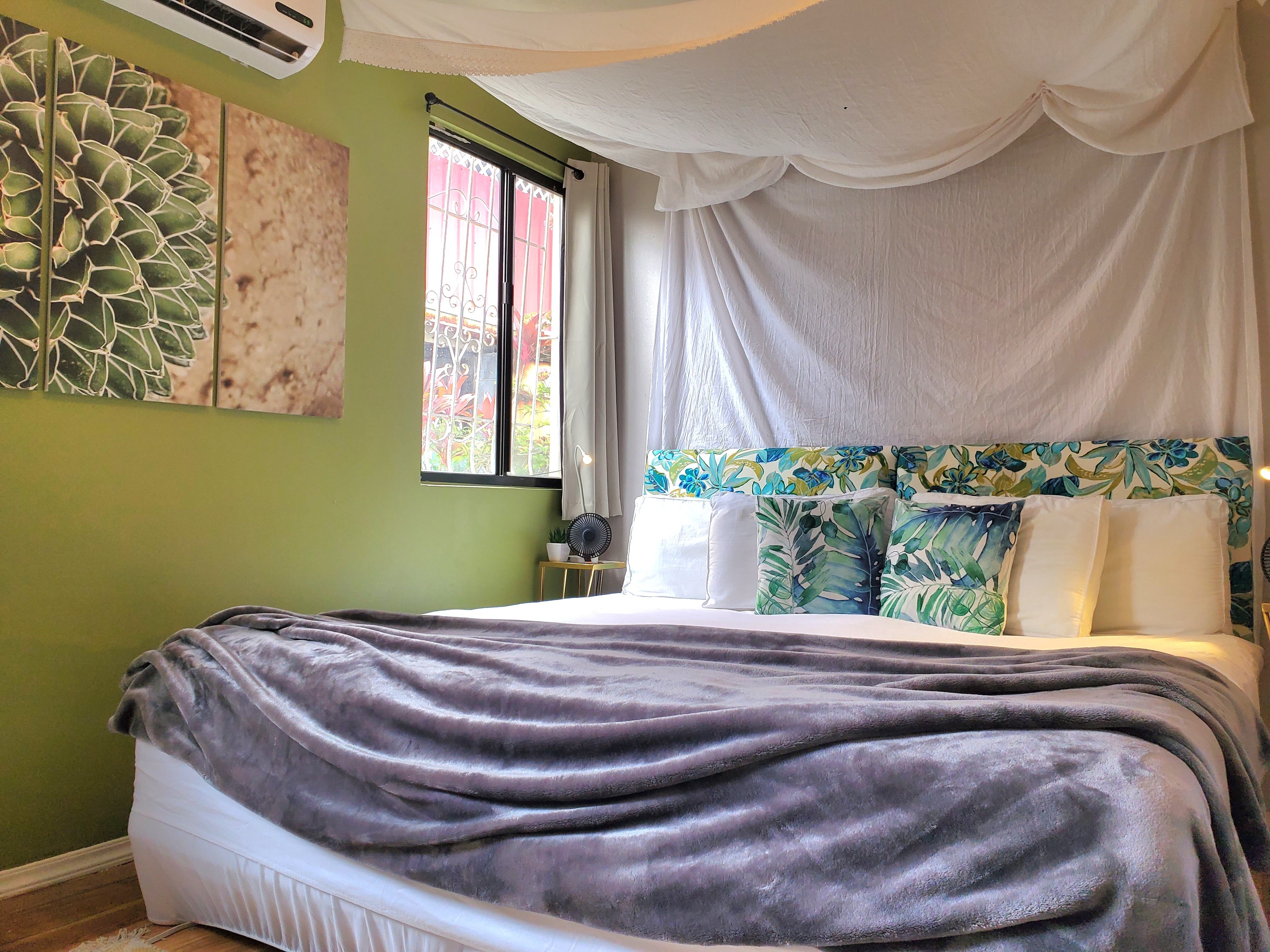 Pillow Menu, King Bed, Wi-Fi, Kid Friendly, Best!