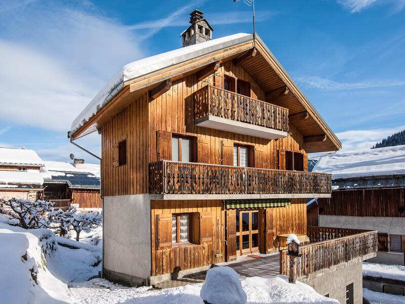 3 double bedroom Chalet - central Les Allues