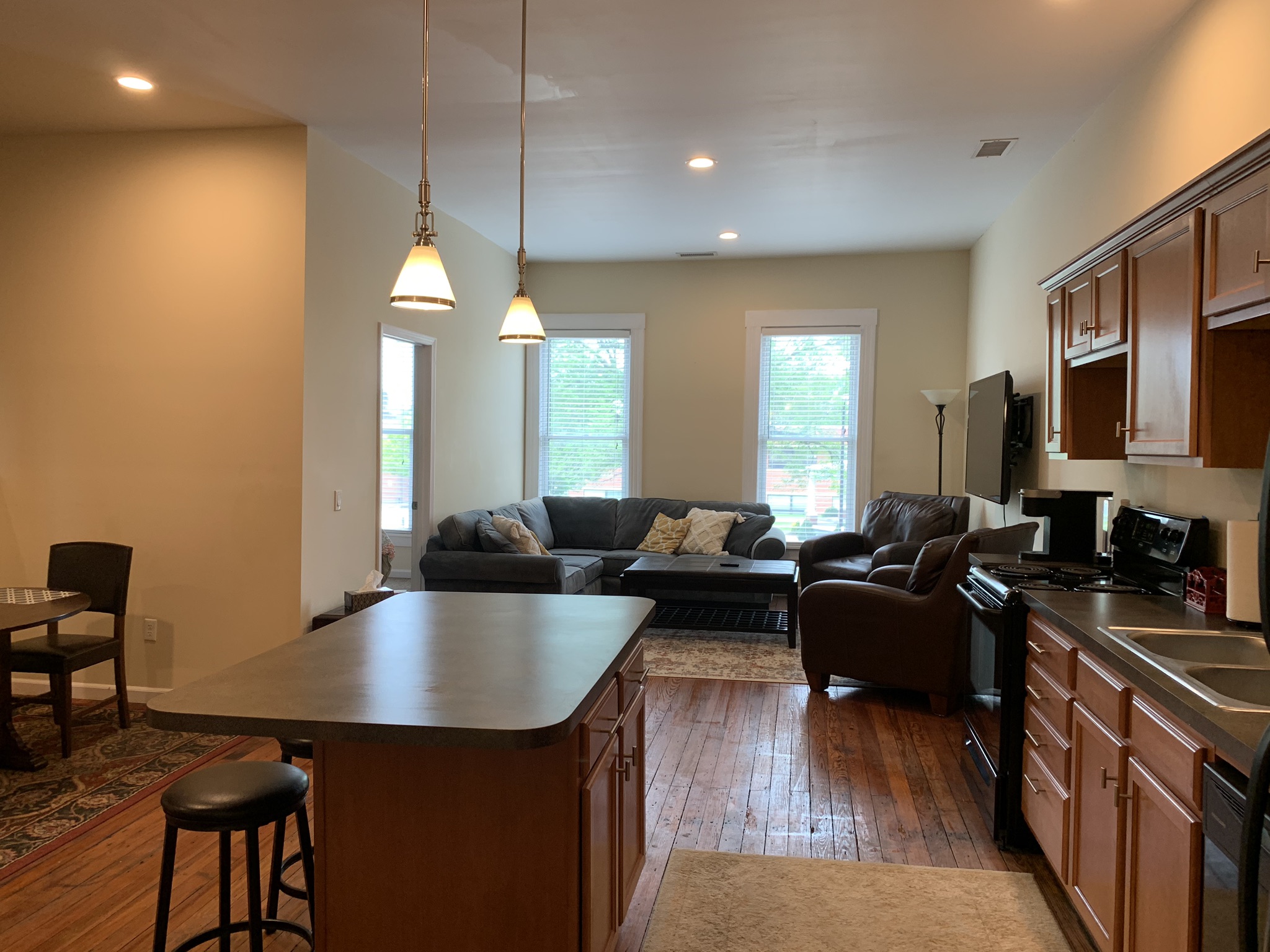 La suite Embassy en la histórica plaza Iola Lofts en alquiler en Iola