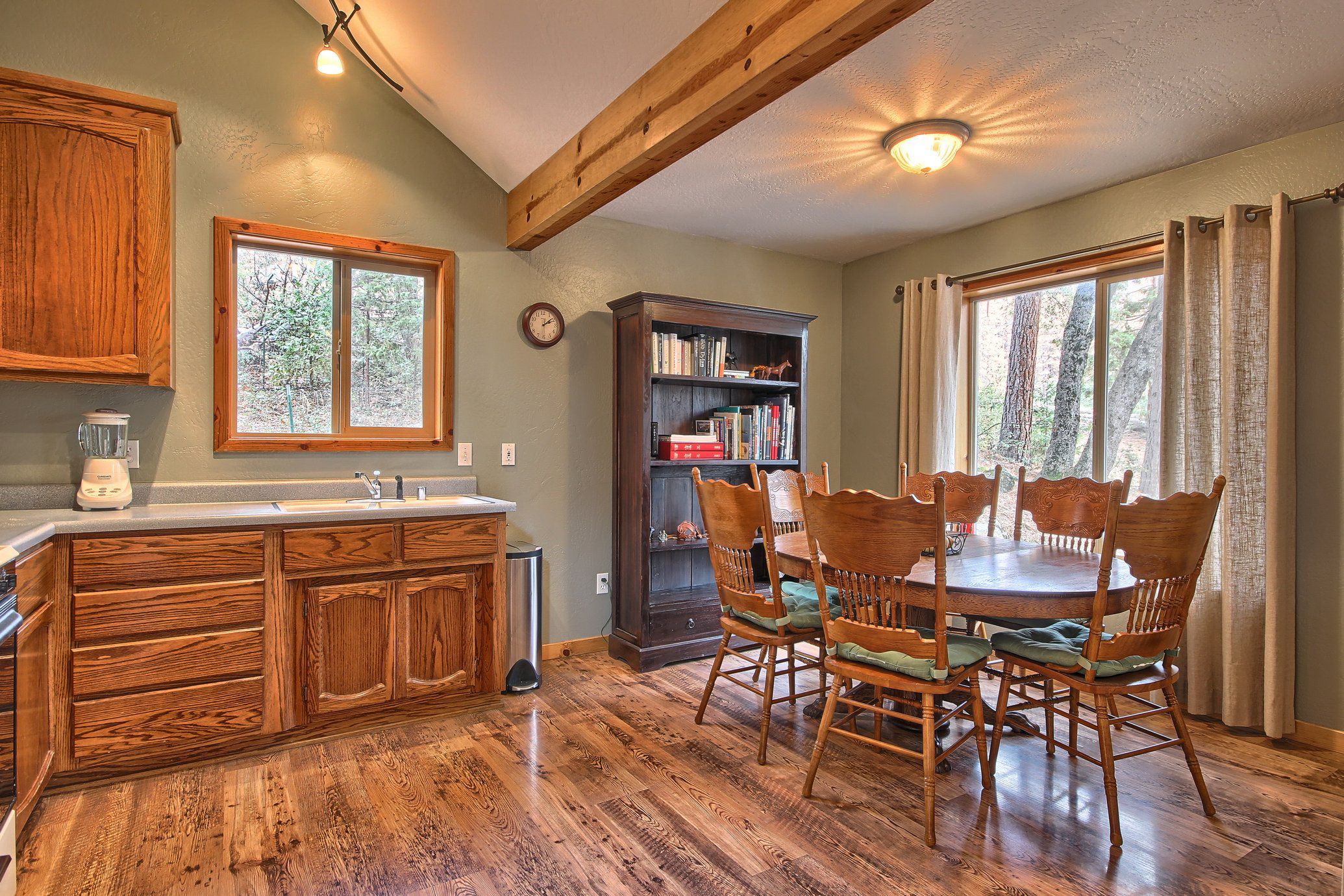 Shanks' Cabin in the Woods Houses for Rent in Mariposa, California