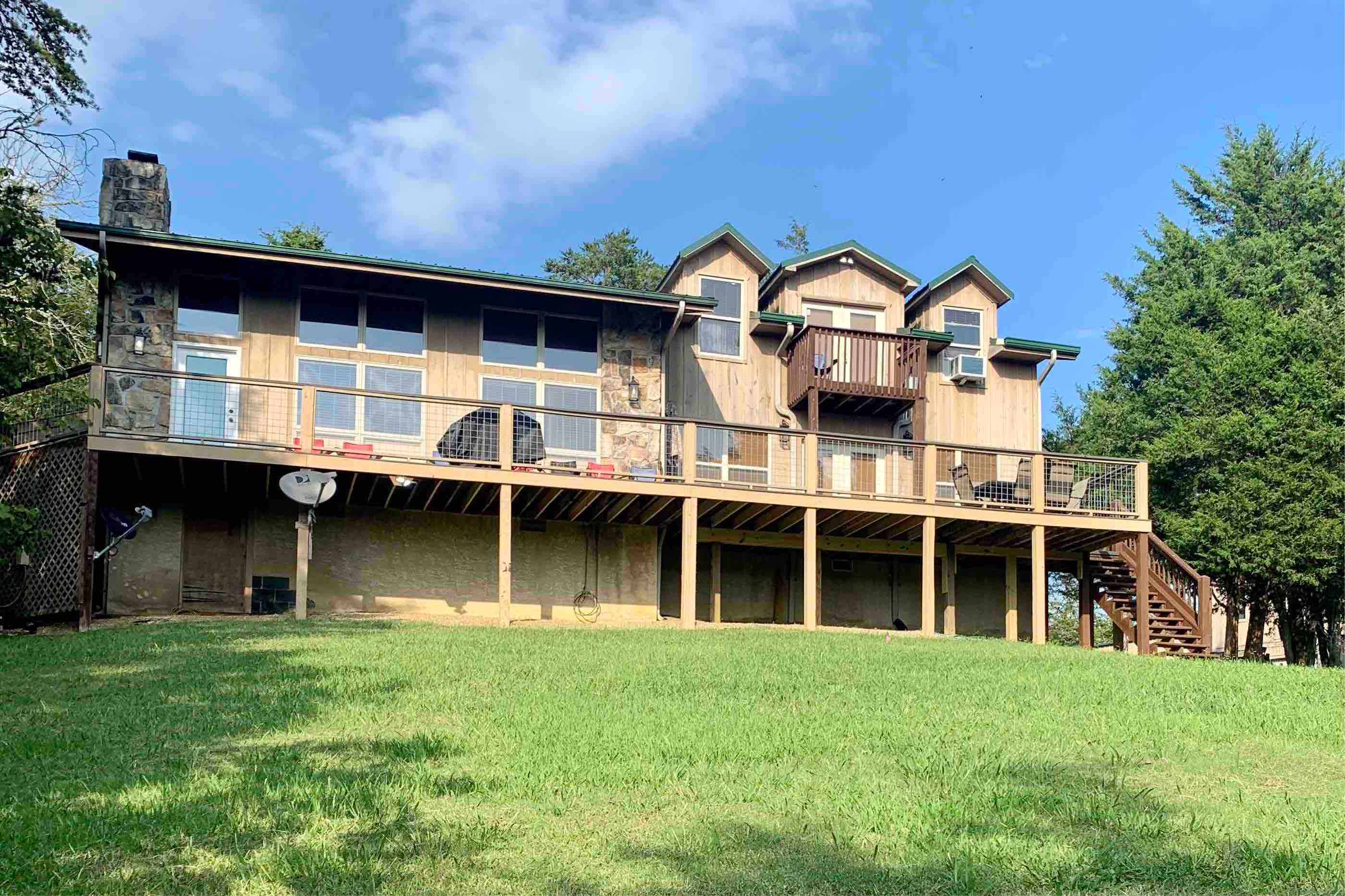 Lake Front Lodge & Chalet Sleeps 24 Houses for Rent in Dandridge