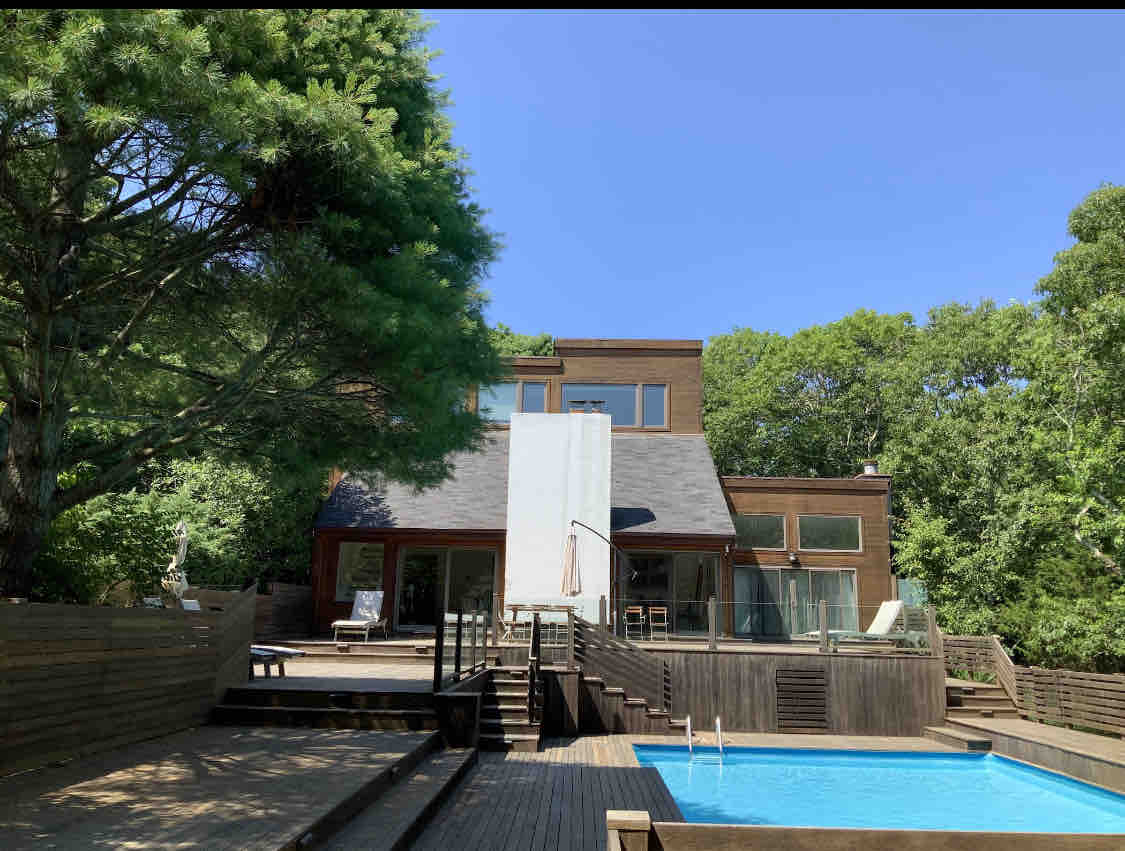 Spacious Modern with a large pool In Amagansett.