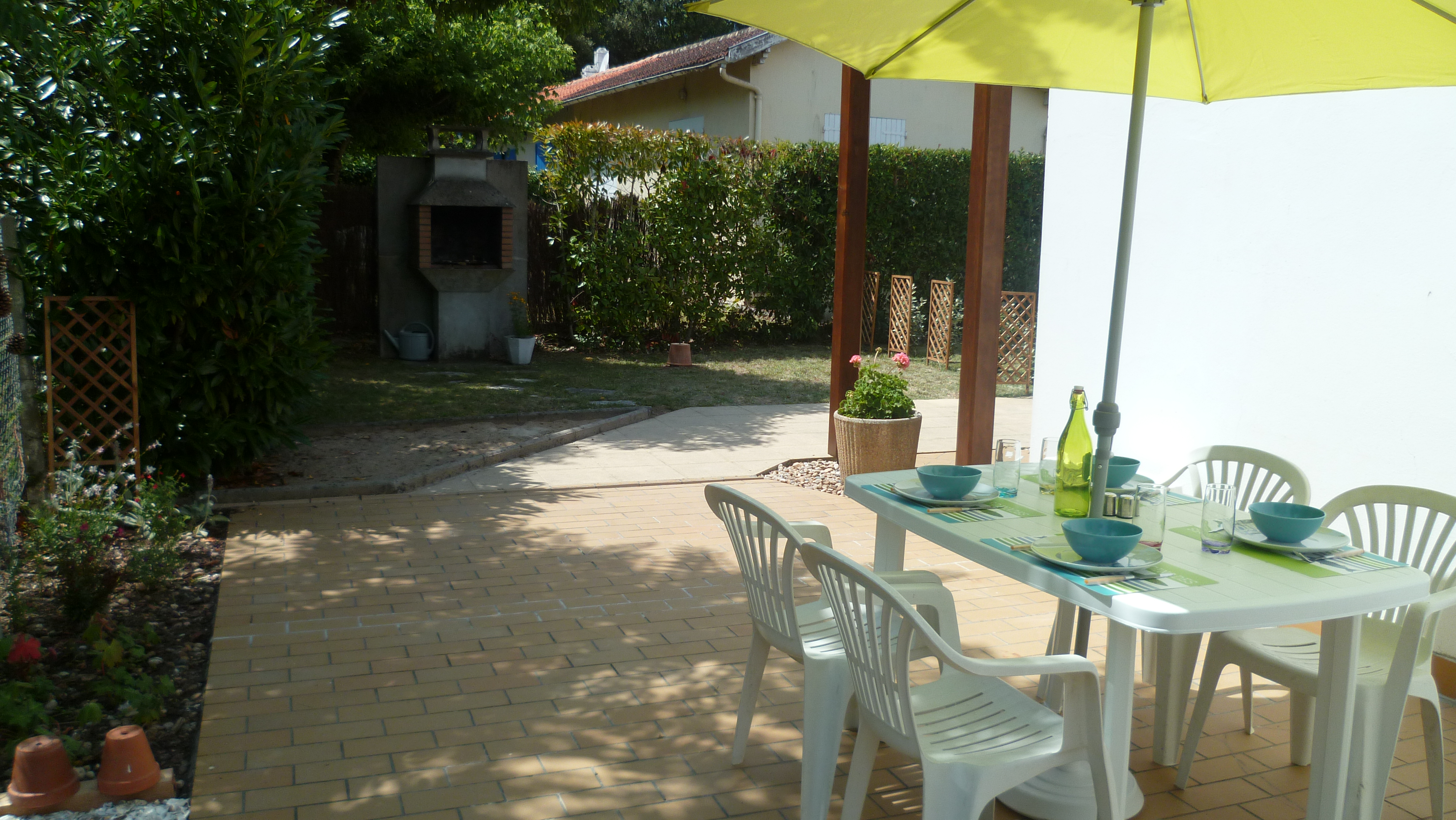 Pleasant apartment near beach and shops