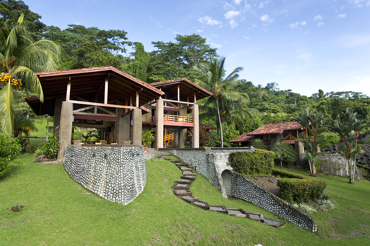 Beautiful Backwash Bay Villa