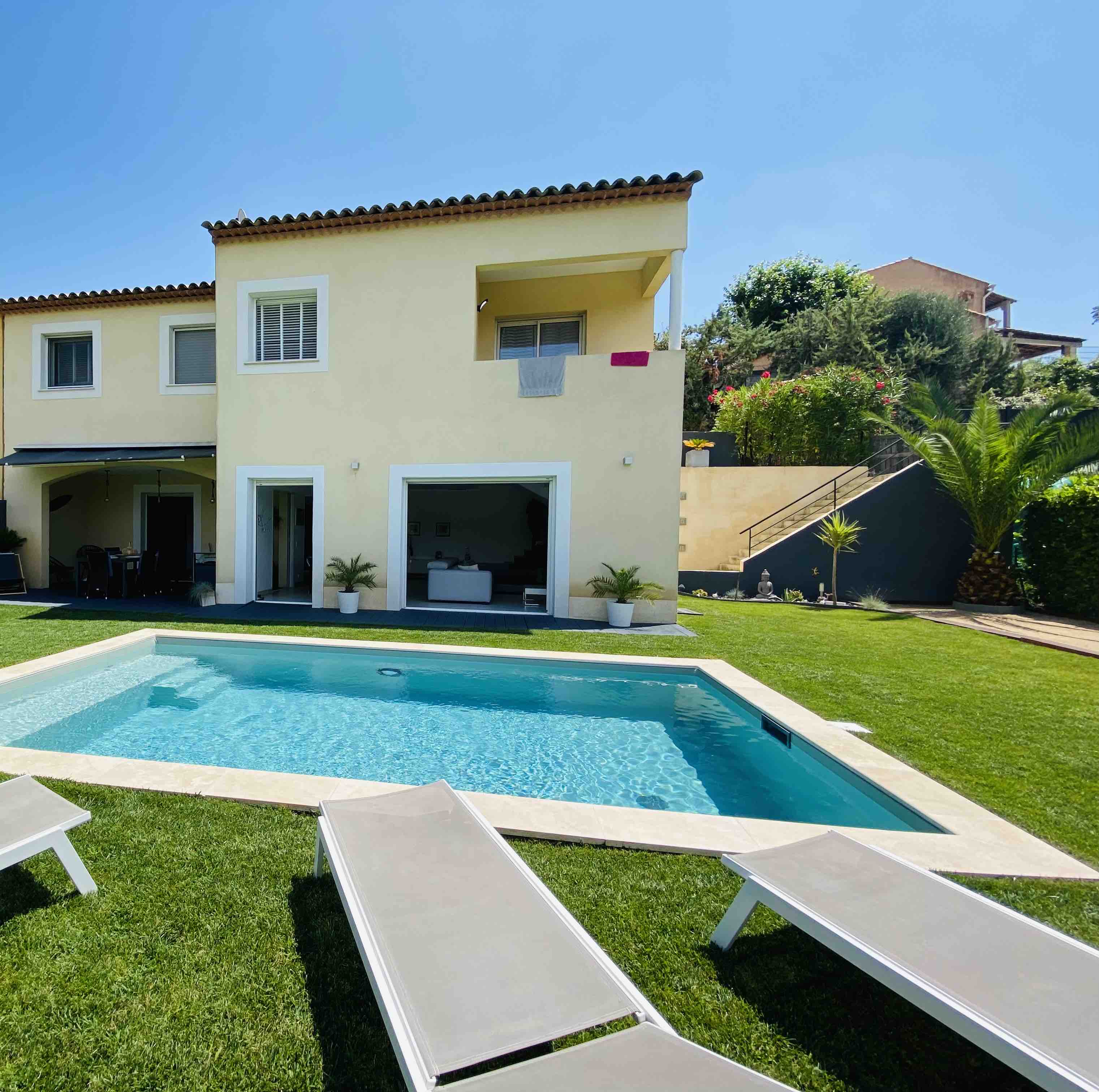 Villa with swimming pool and boules terrain