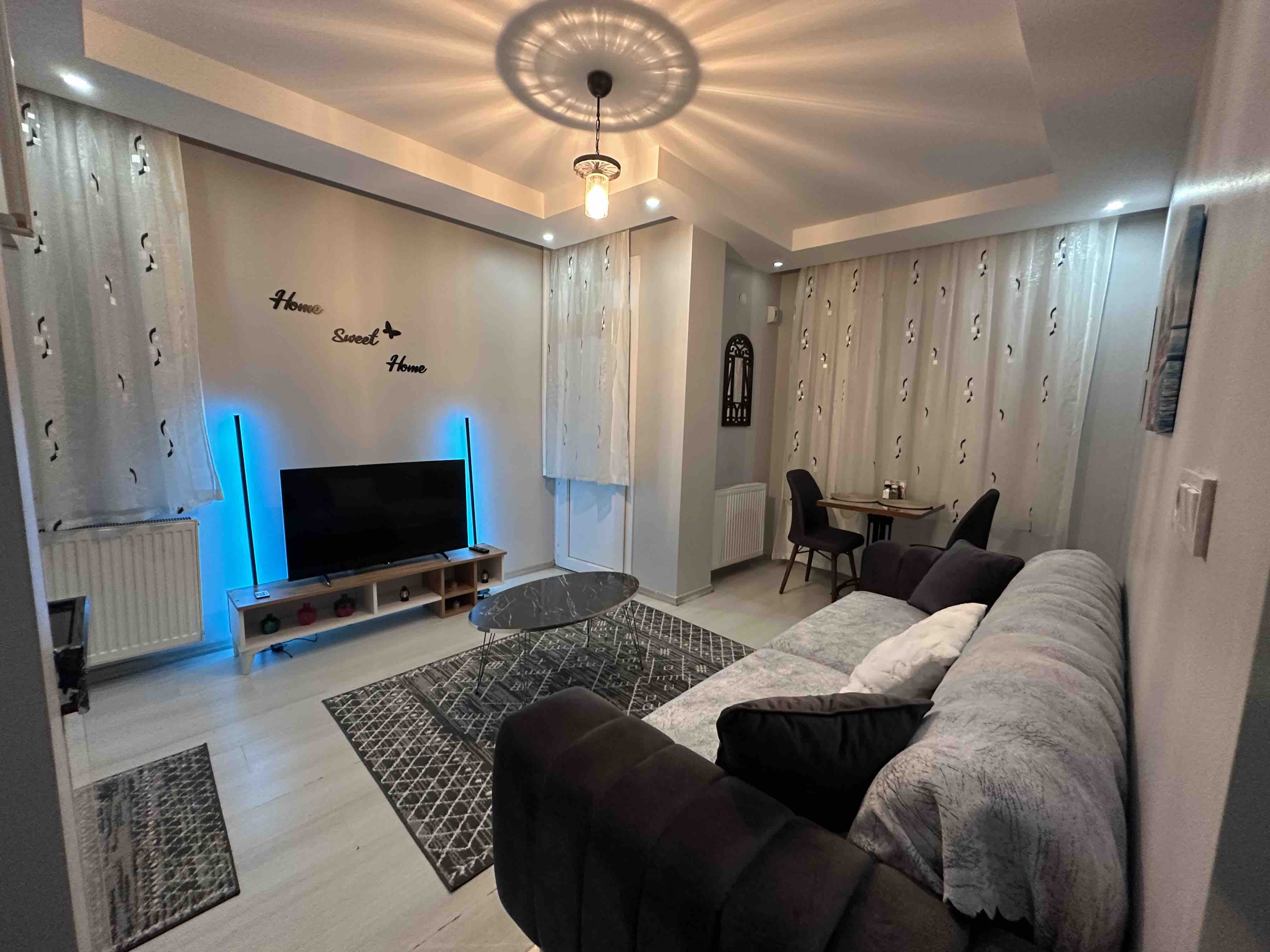 A Cute, Peaceful Apartment in Central Şirinevler