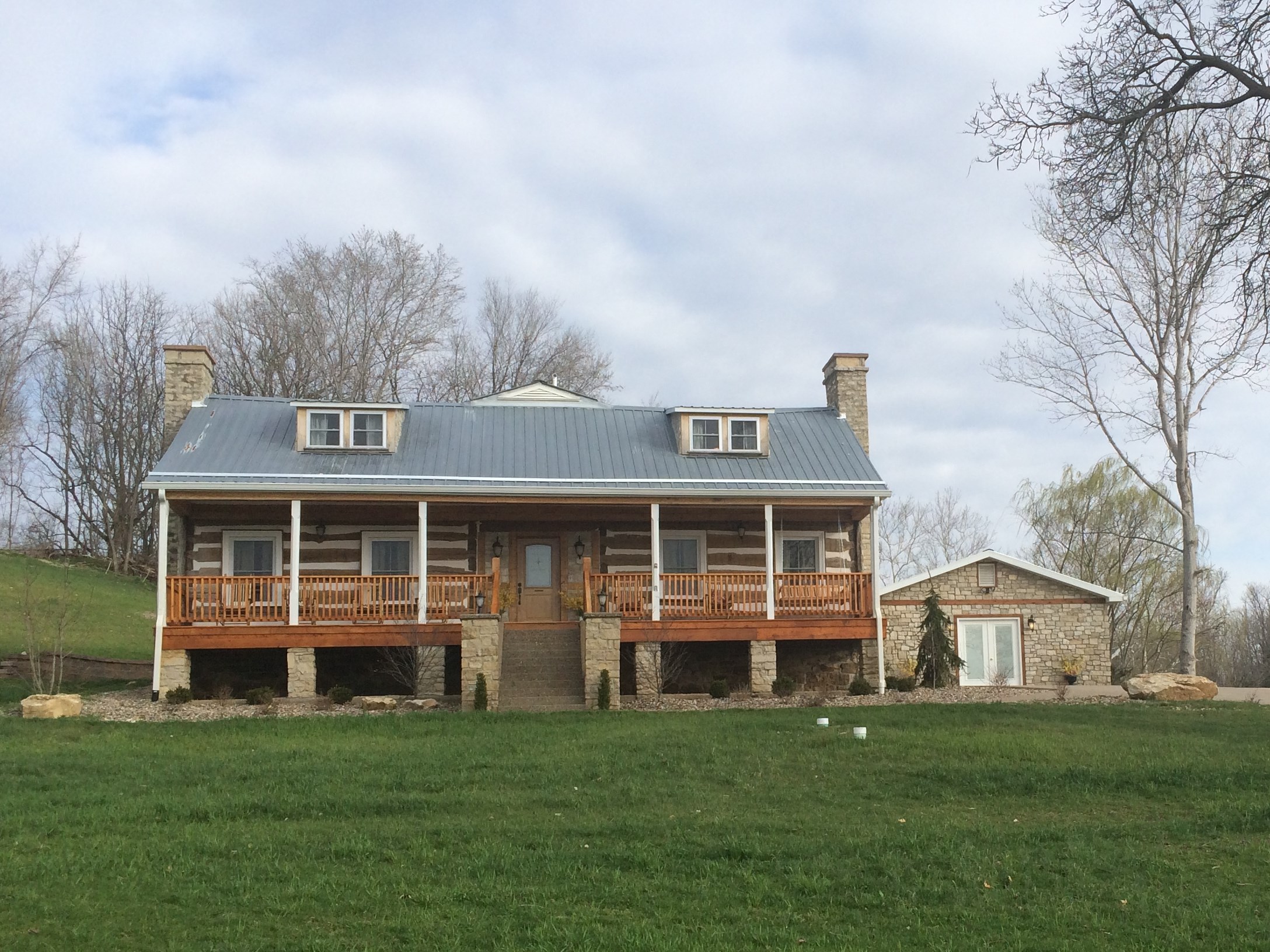 Restored Historic Log Home Houses for Rent in Hermann, Missouri