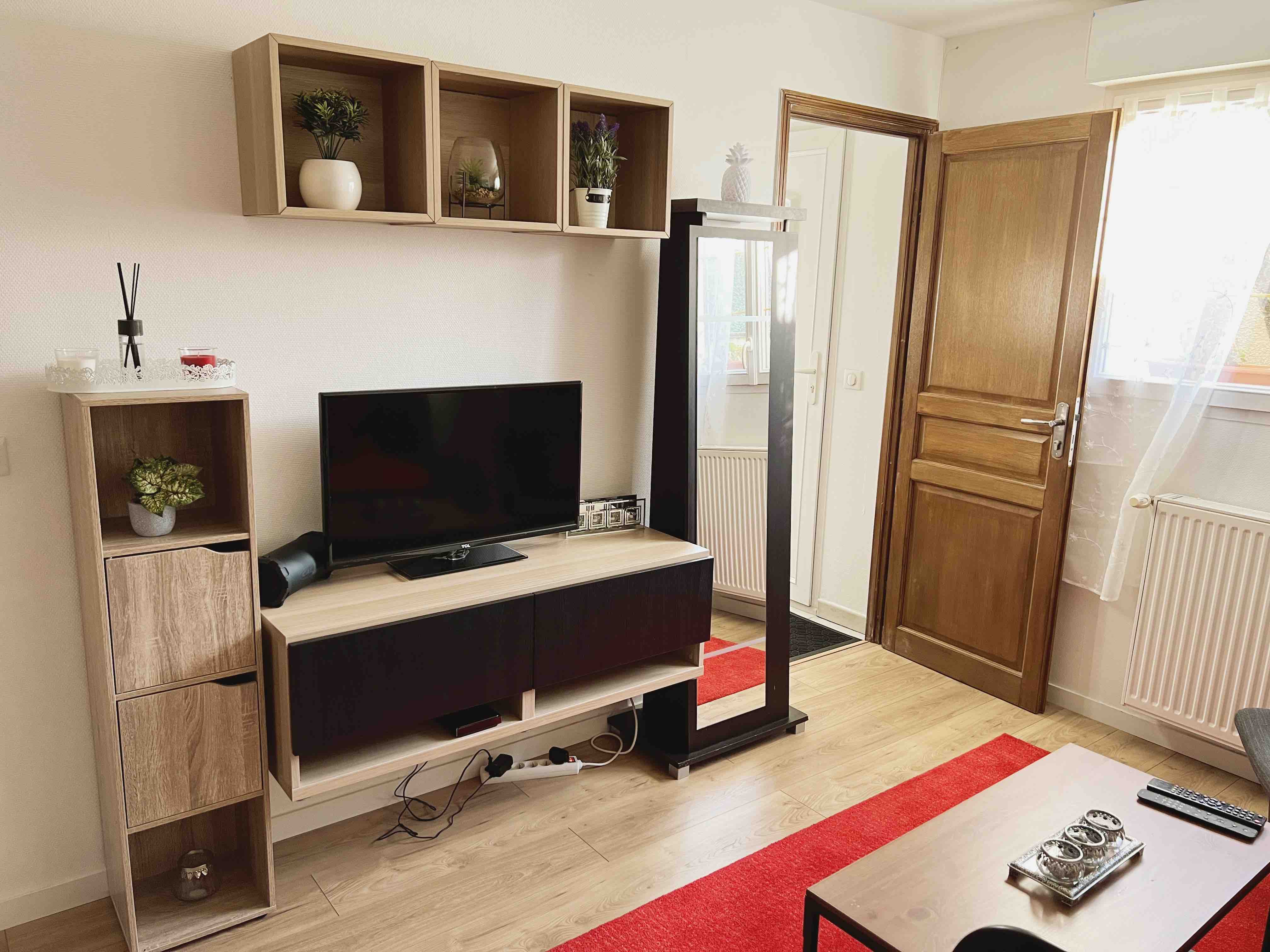 Sunny apartment 15 minutes from Paris