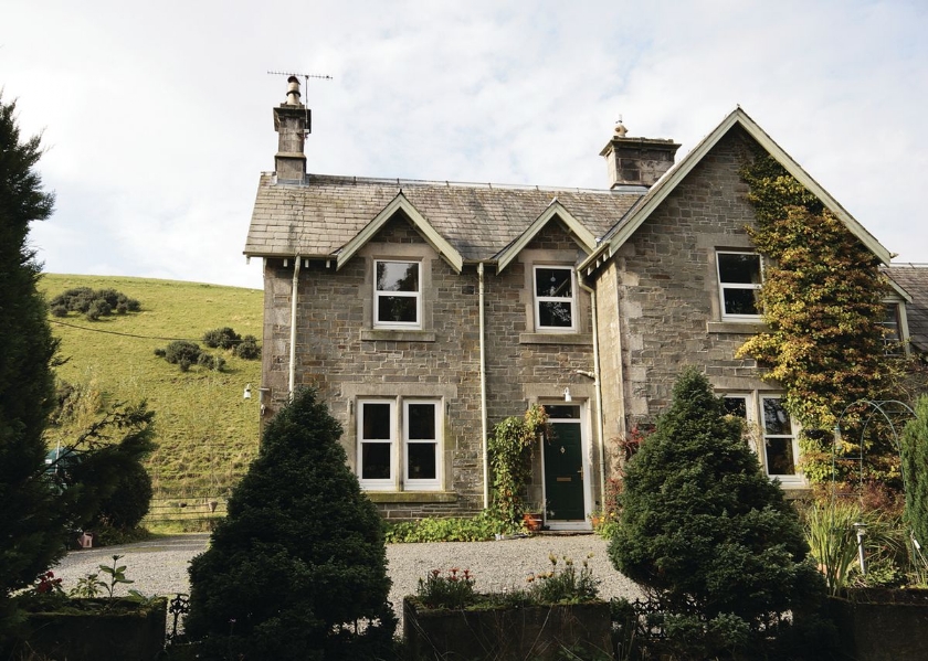 Ewes Schoolhouse. Dumfriesshire. Houses for Rent in Dumfries and