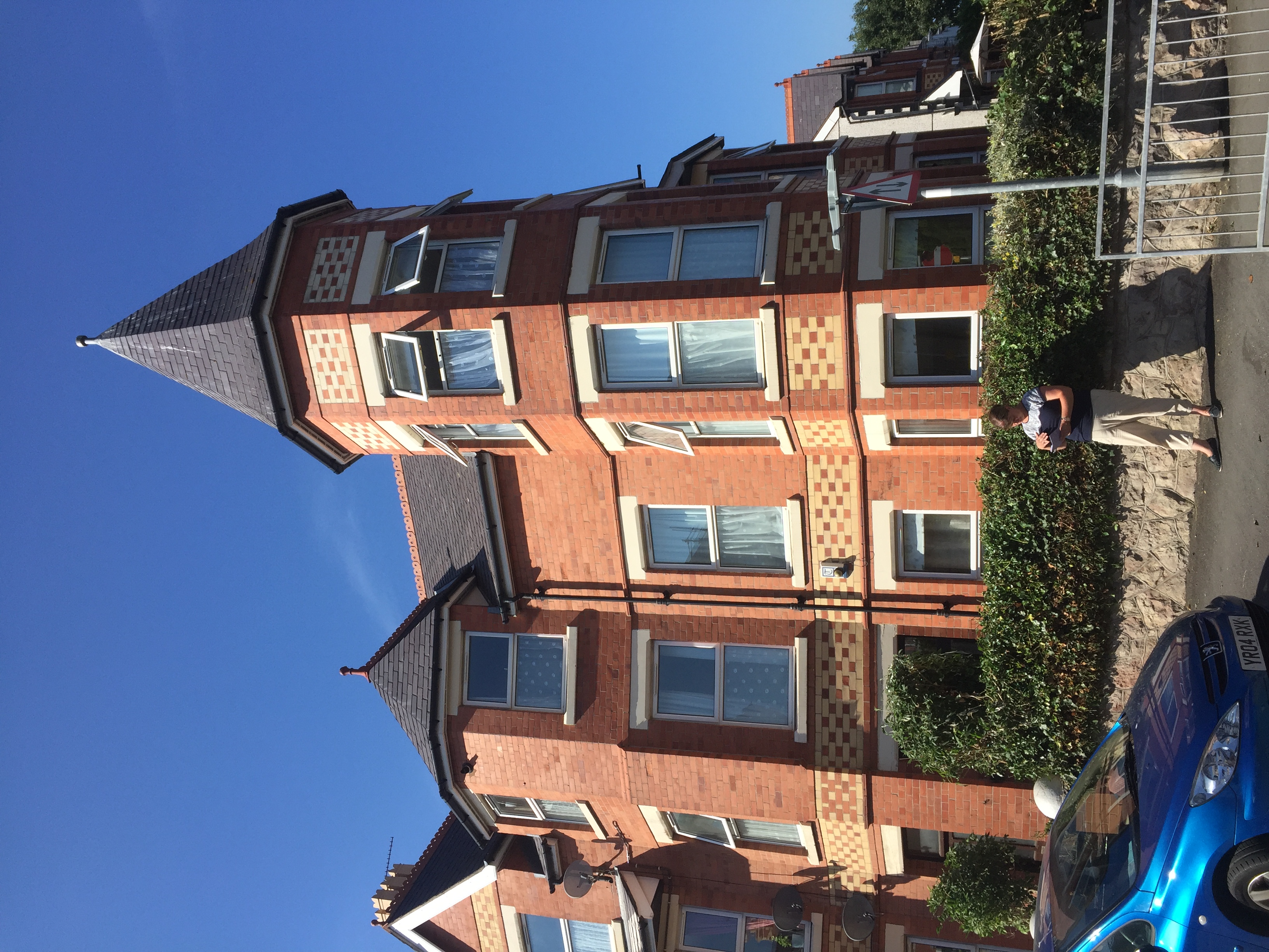 Turret Corner, walk to beach and shops, sea views