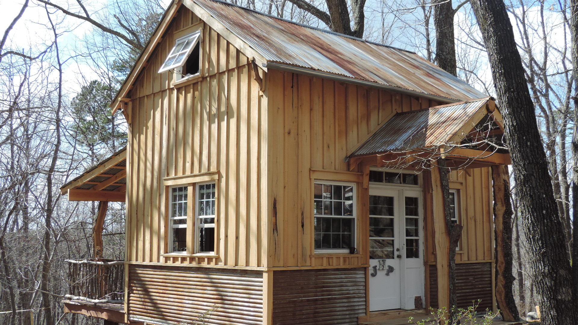 Peach's Paradise EcoCabin & Bath In The City! Cabins for Rent in