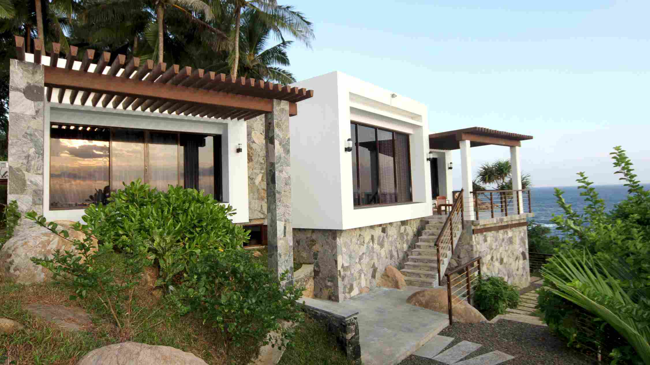 Unawatuna, oceanfront villa