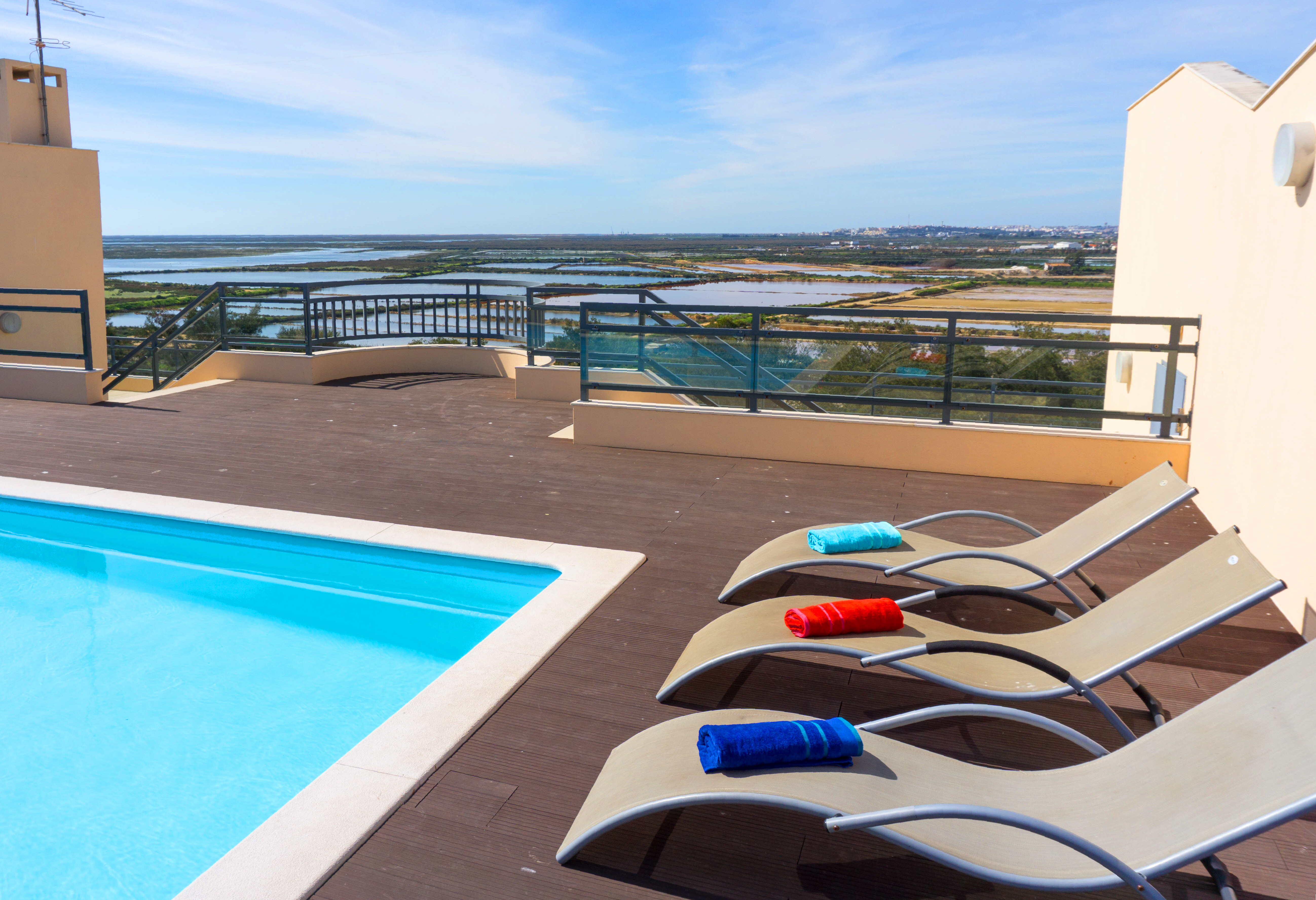 Sunset Apartment, pool, sleeps 5