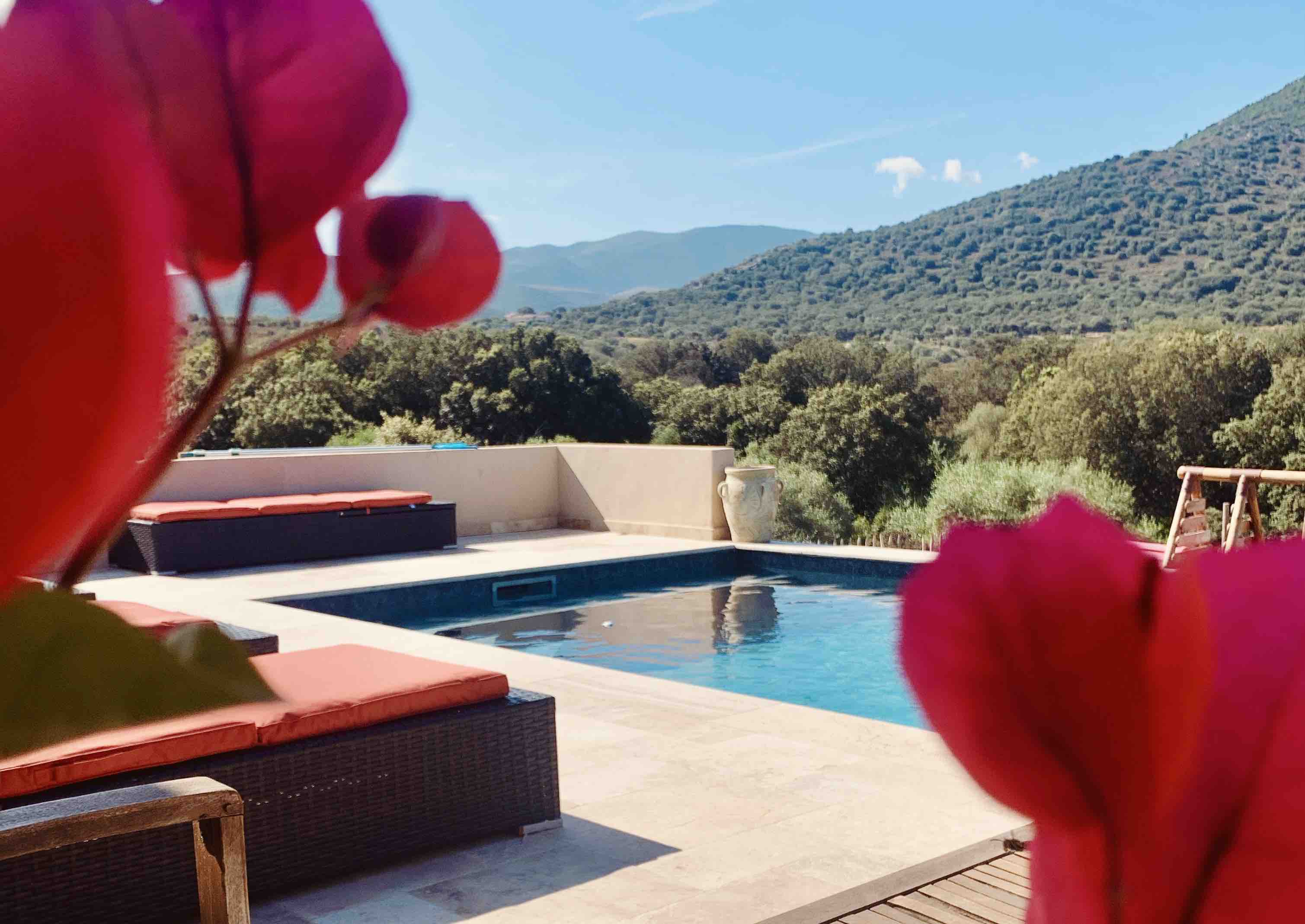 Family villa with pool 2 min from the beach