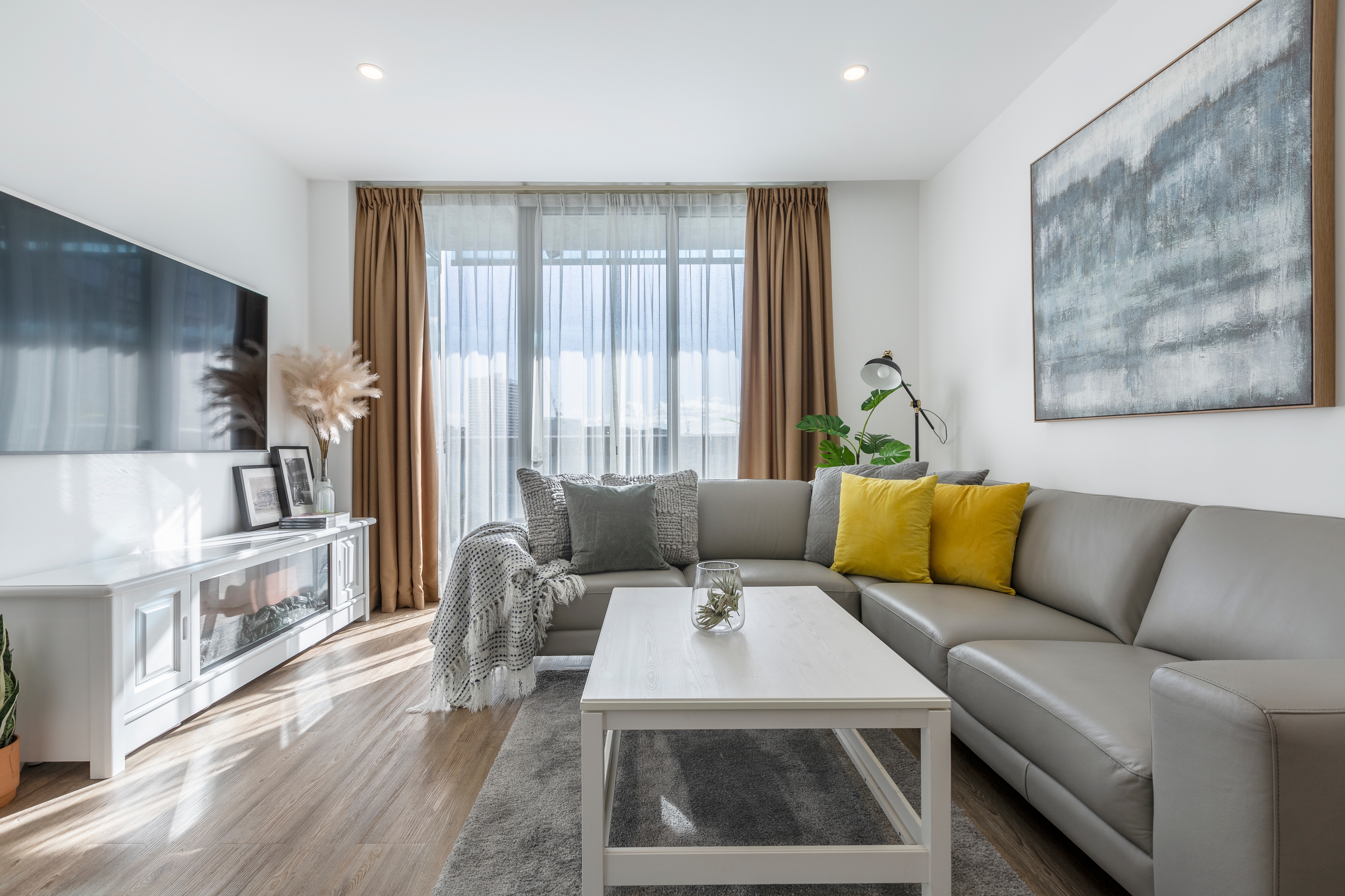 Modern cozy apt Heart CBD*FREE Carpk*WIFI*NETFLIX