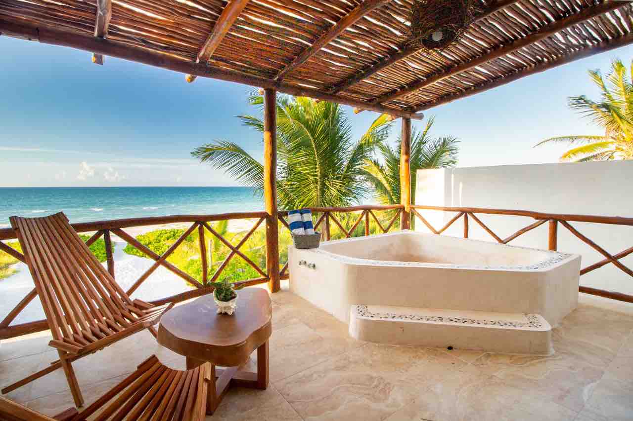 SUNRISE APARTMENT.  Bech front, Luxury