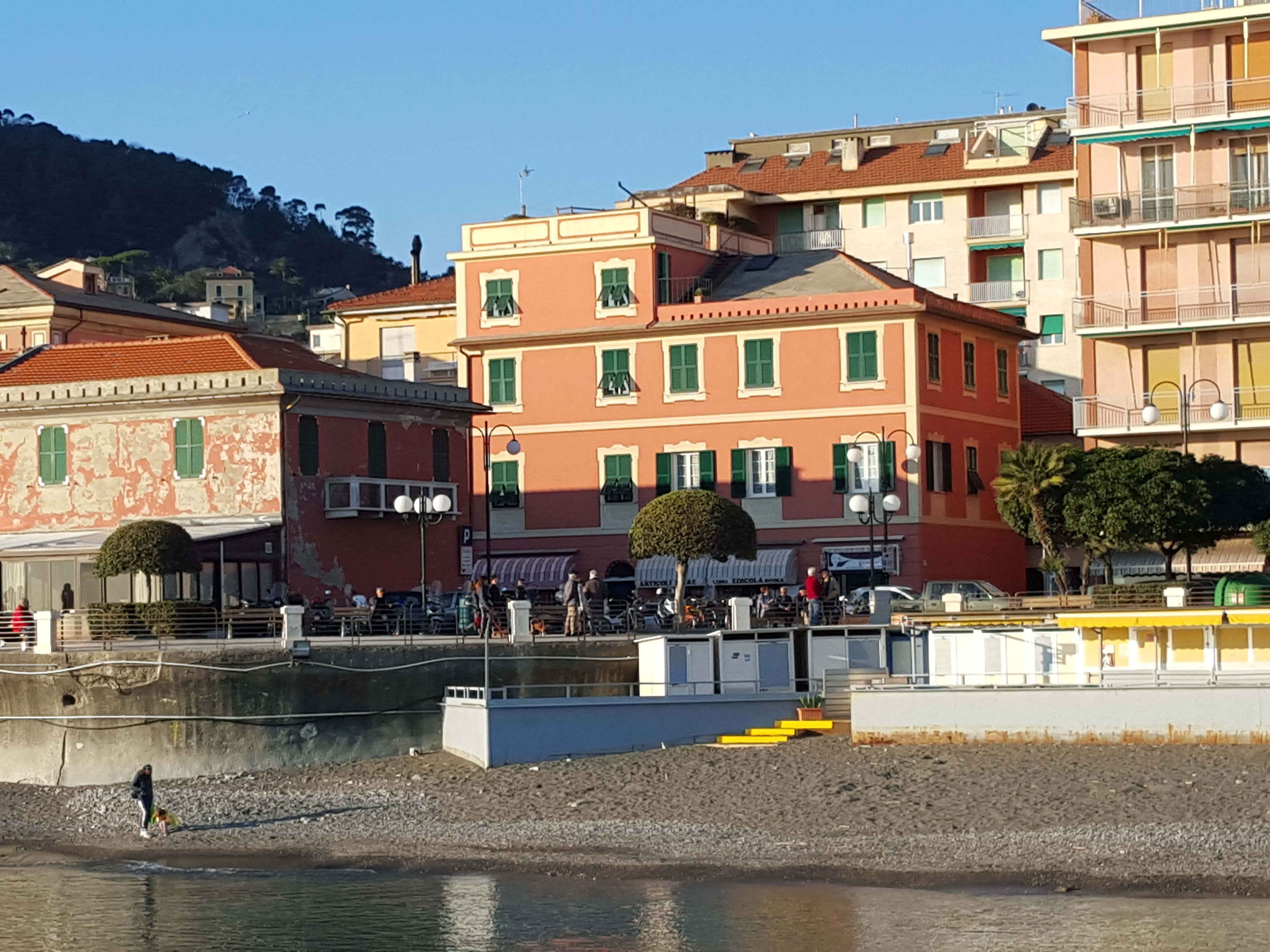 A stone's throw from the sea and hiking trails
