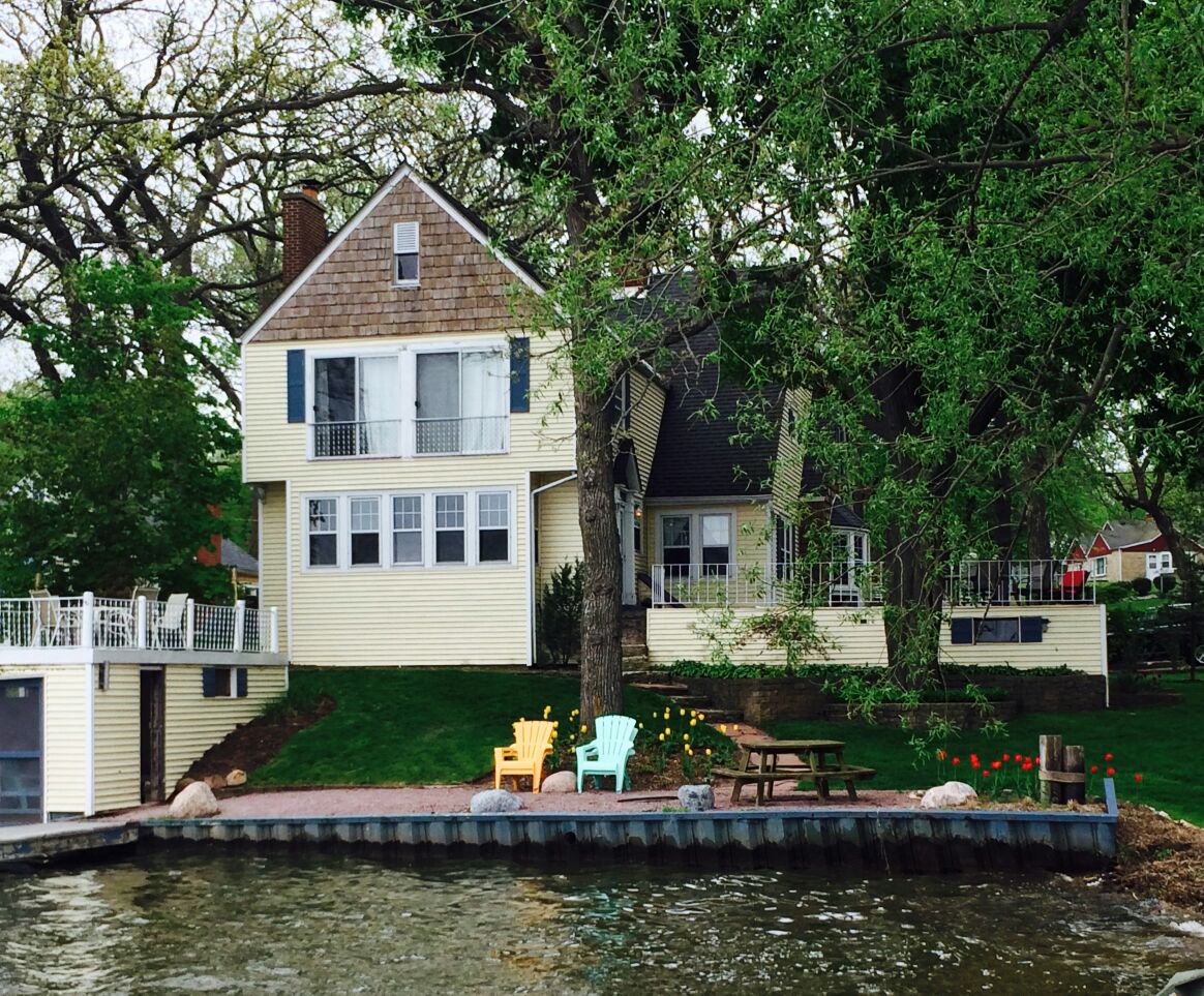 Beautiful Classic Lake House Houses for Rent in Wonder Lake, Illinois
