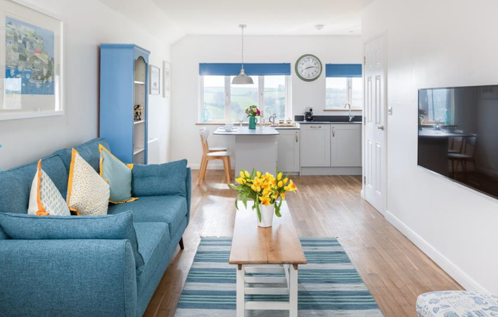 Blue Pebble- Chic comfortable retreat for two