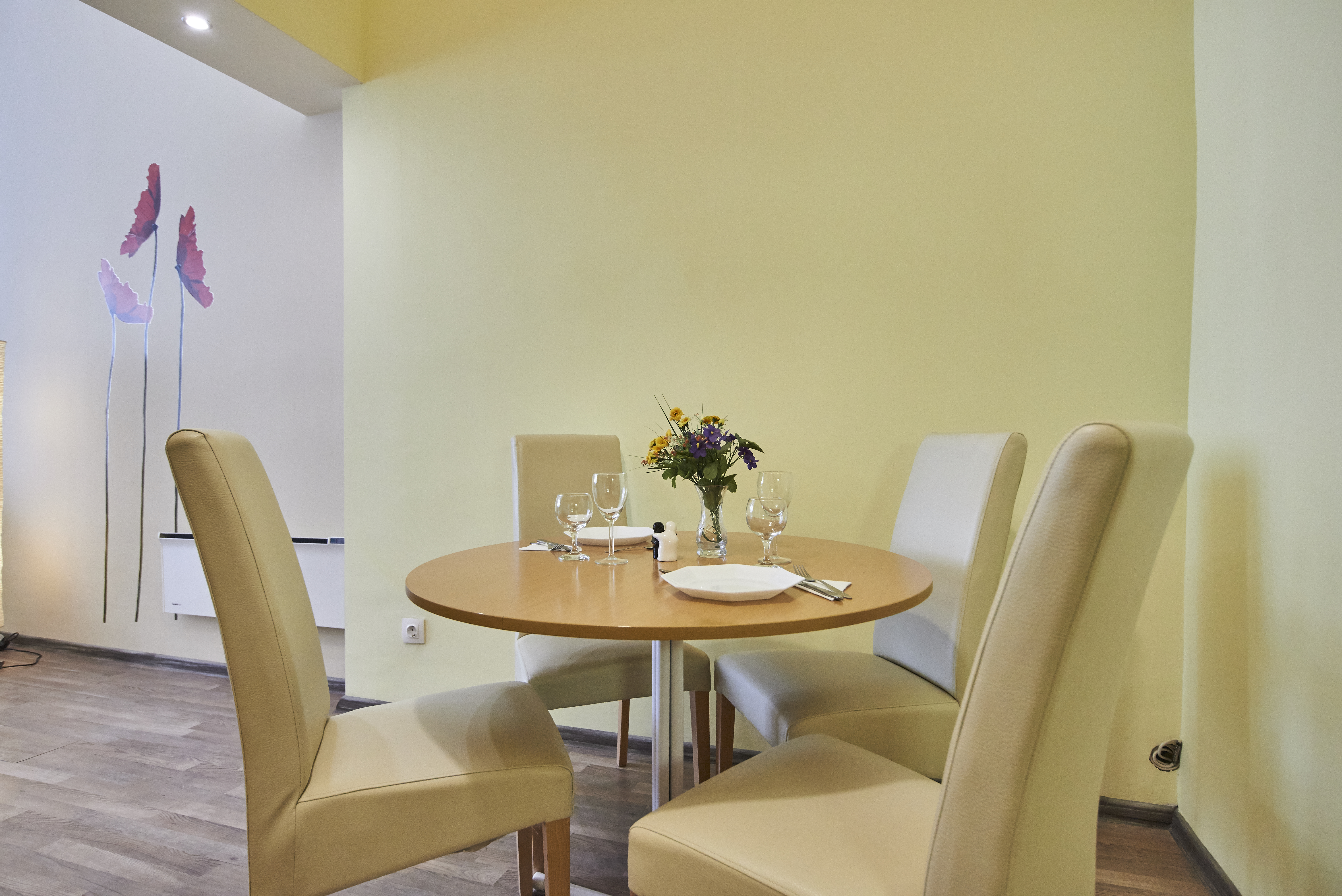 BEST PRICE + PERFECT LOCATION + COSY FLAT