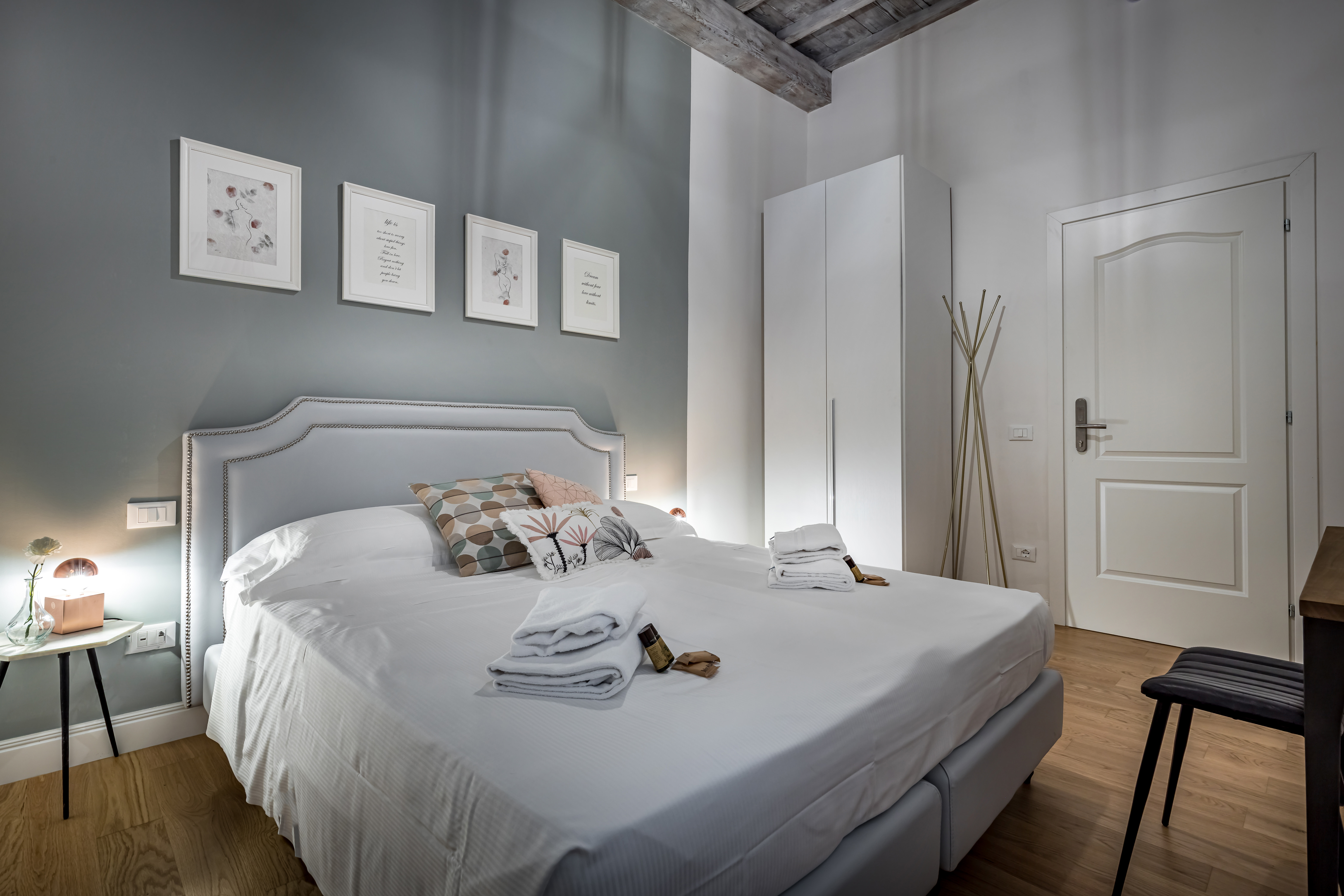 Niccolo Florence Experience Room Grazia Flats For Rent In Florence Toscana Italy