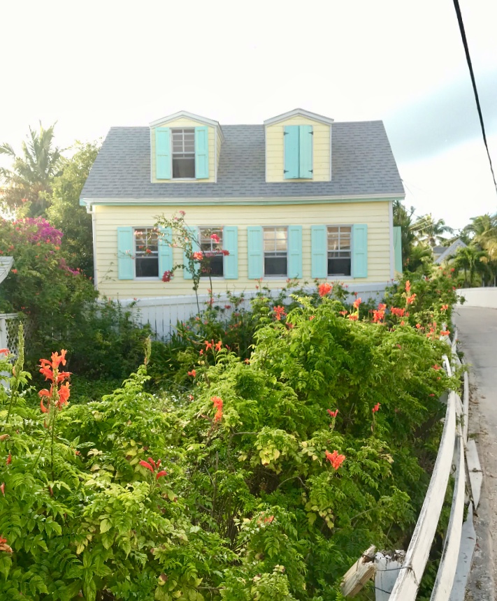 Yellow Bird Cottage in Hopetown Settlement Cottages for Rent in Elbow