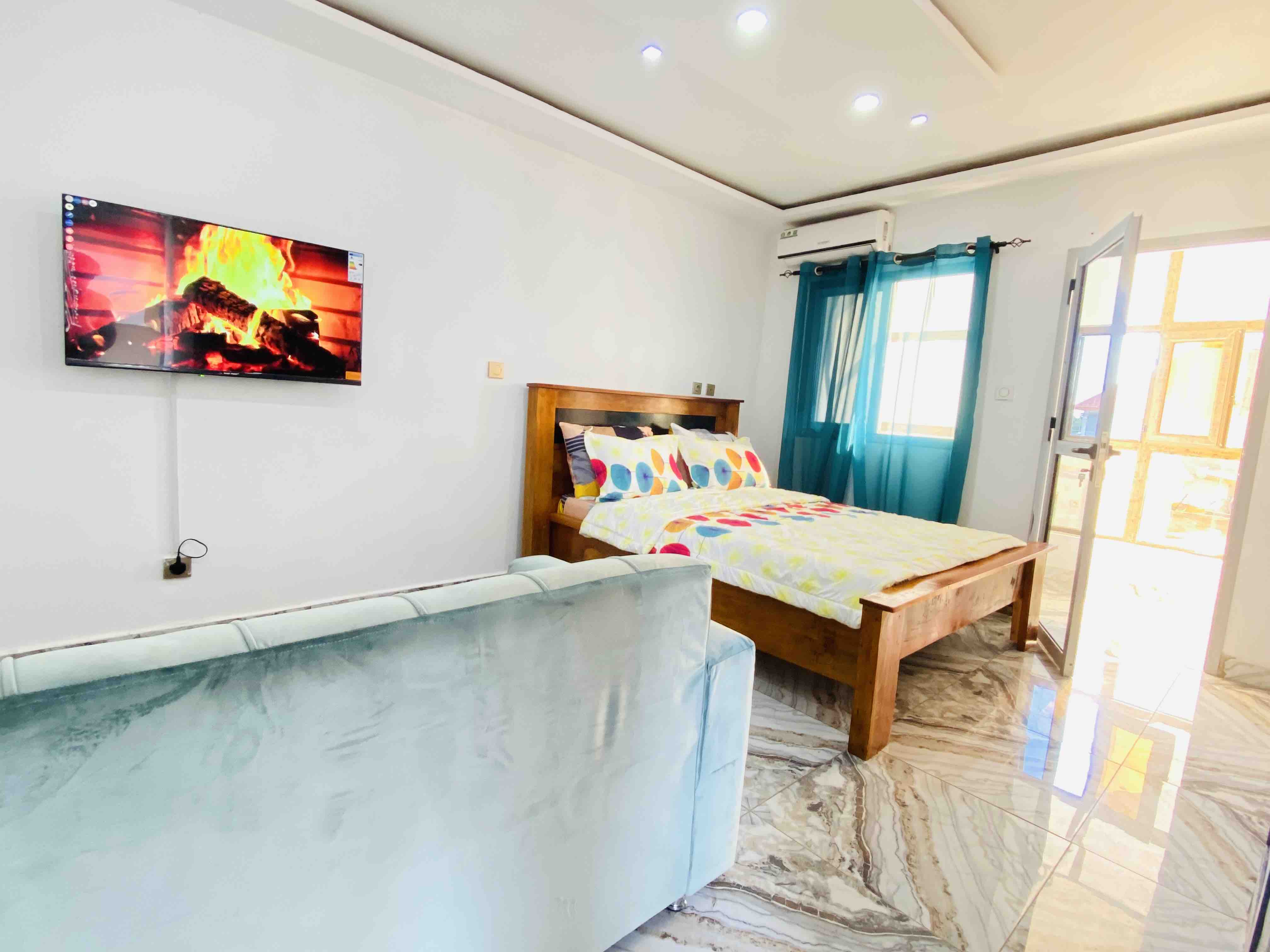 Modern Studio with Balcony, Wifi & Smart TV