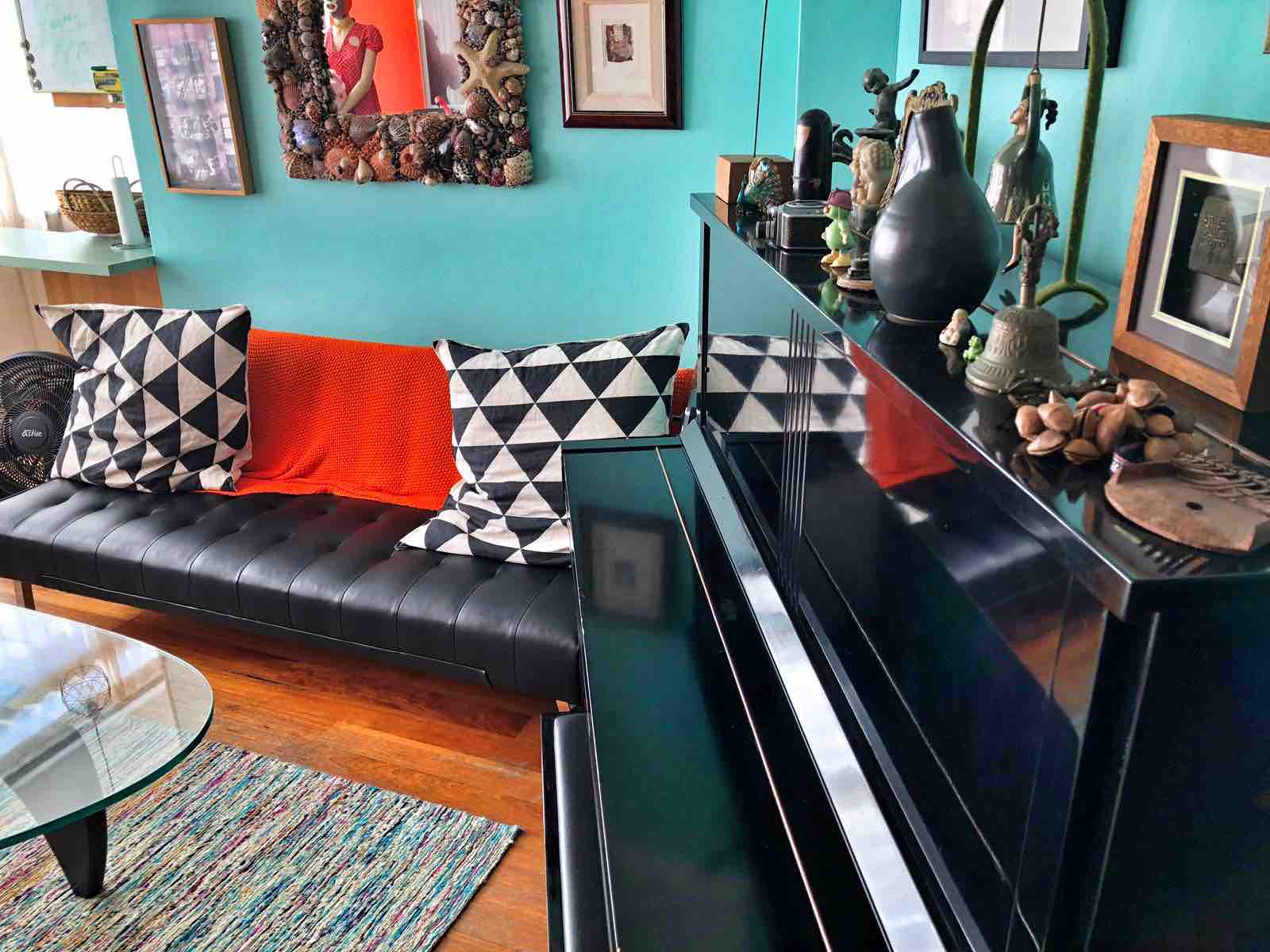 Artistic, light-filled pad in fabulous location