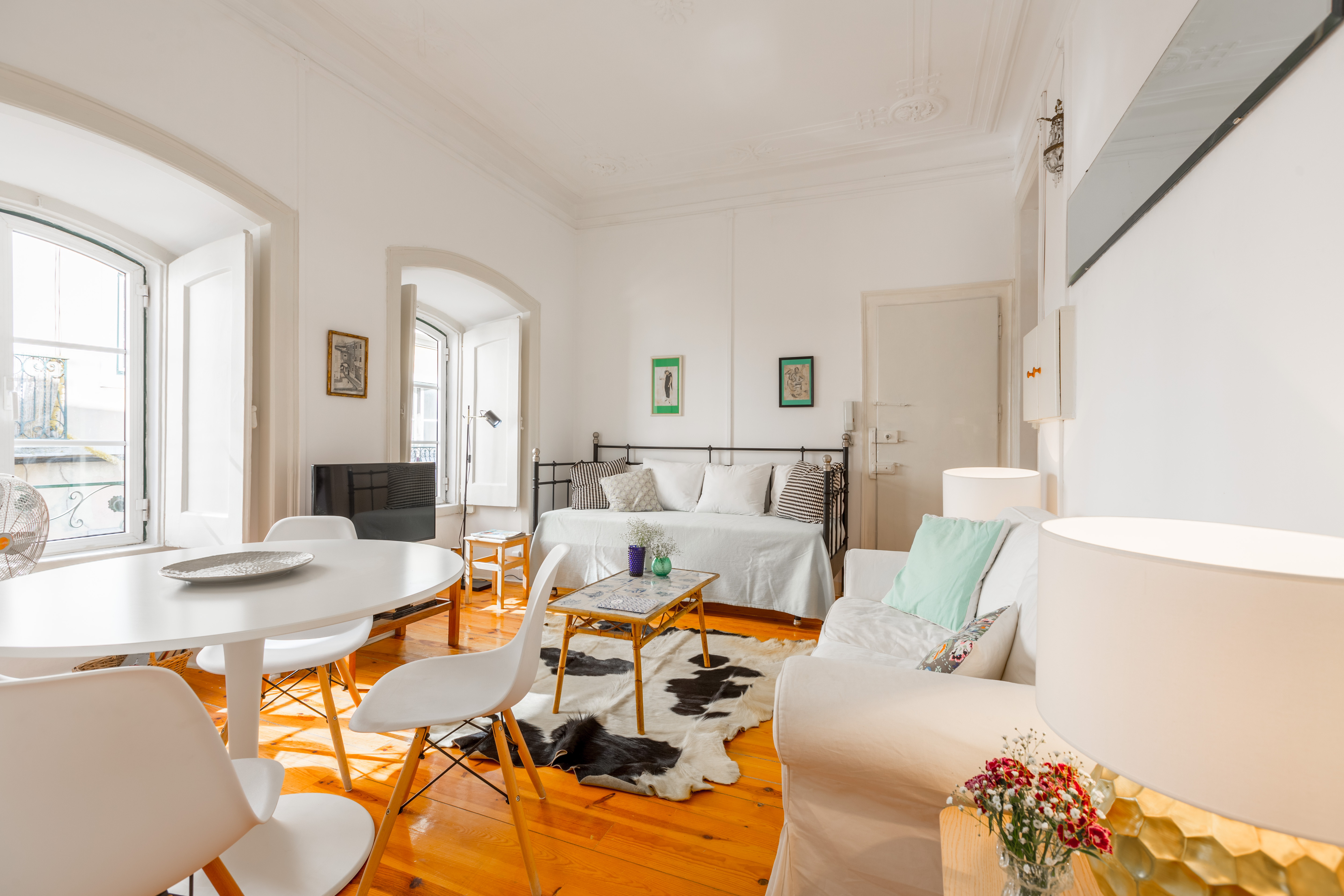 Spacious, Bright and Sunny Apt, By TimeCooler
