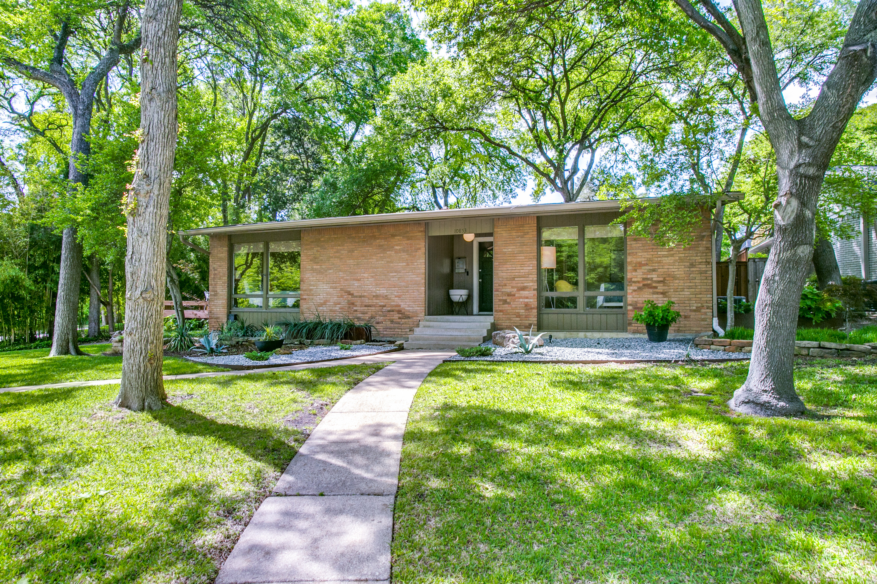 White Rock Lake & Arboretum Mid-Century Stunner in District 9, Dallas