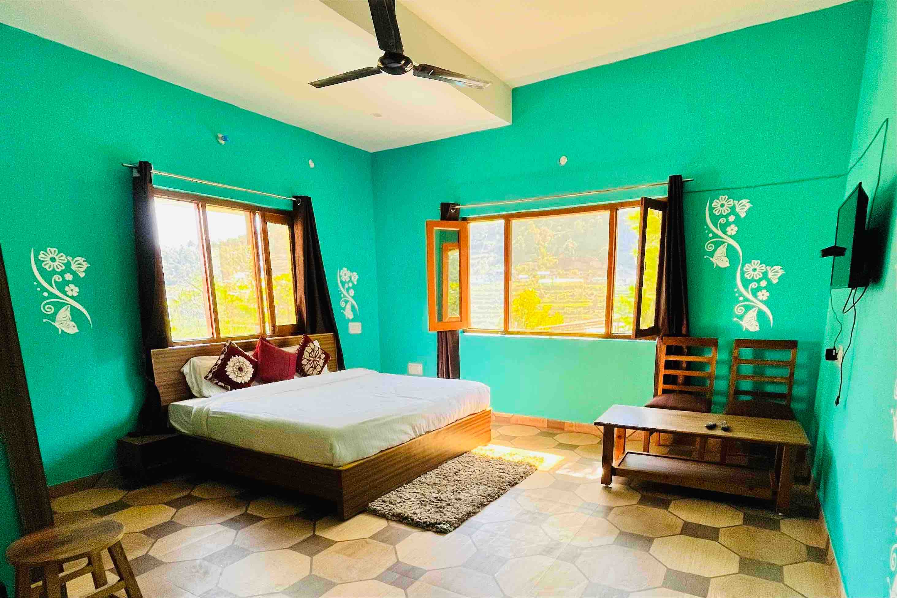 4 BHK King Size Room with mountain view In bhimtal