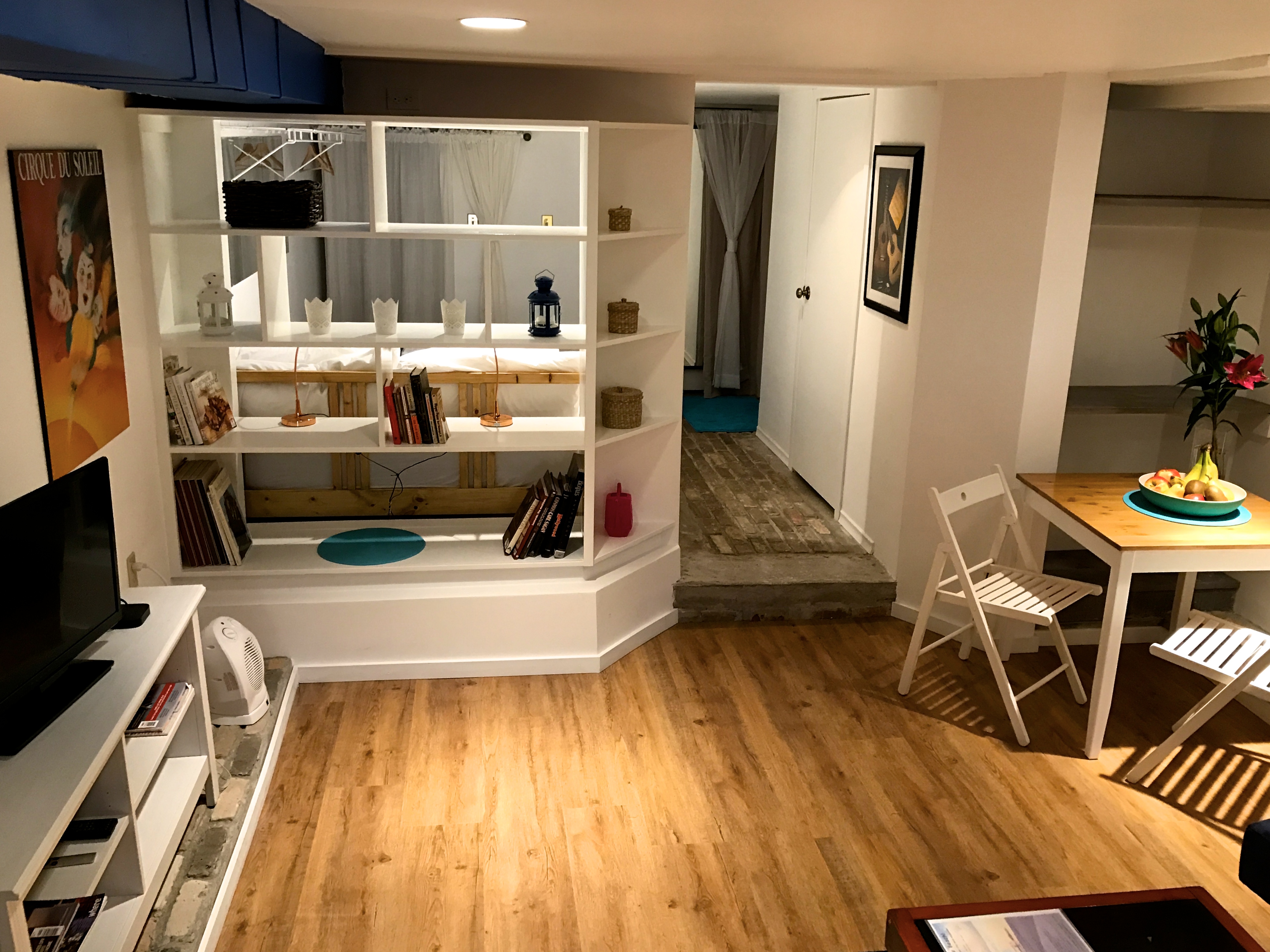 Private open concept Beach Studio steps to Lake