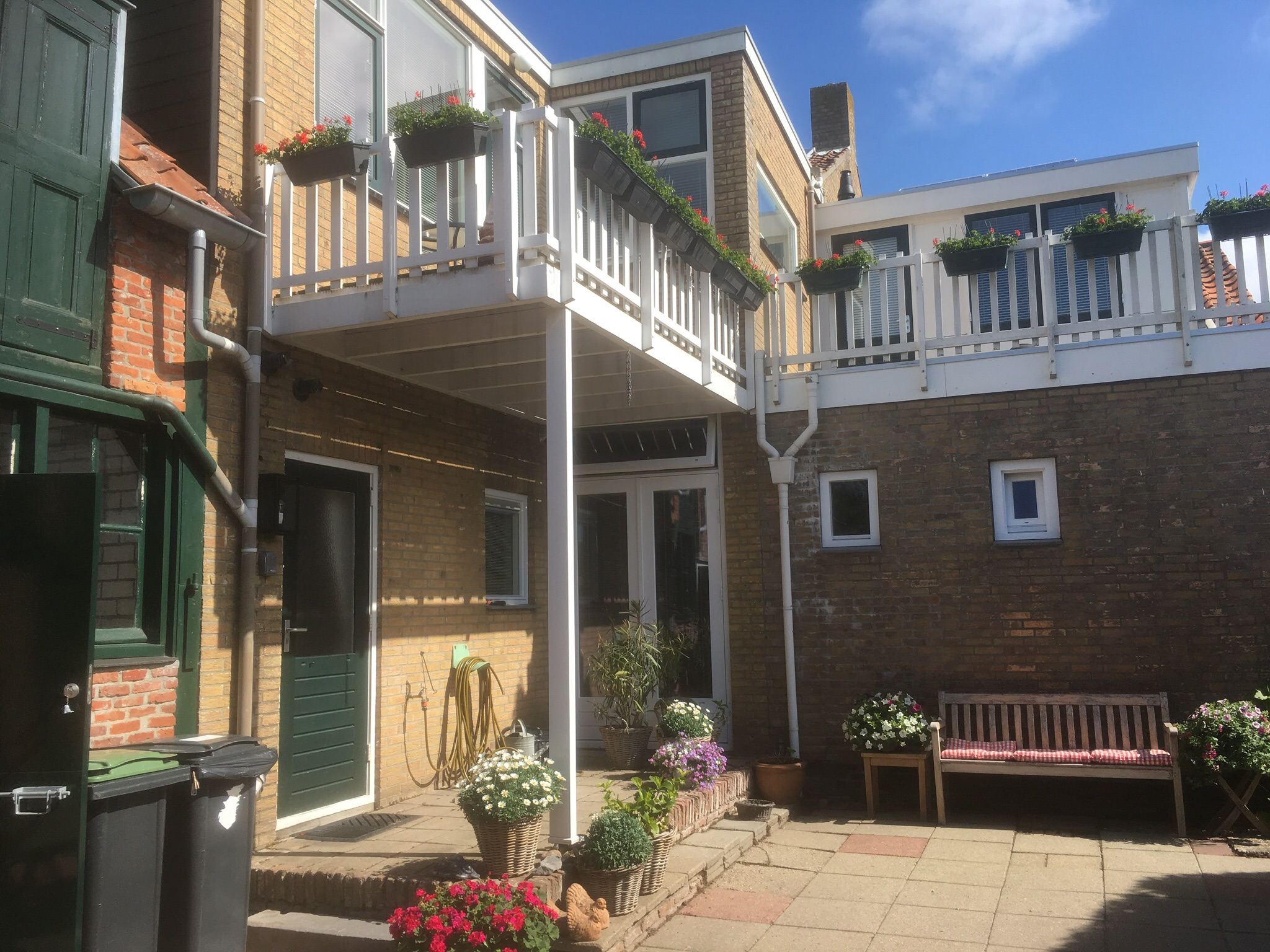 Spacious apartment, peace, space and sun.
