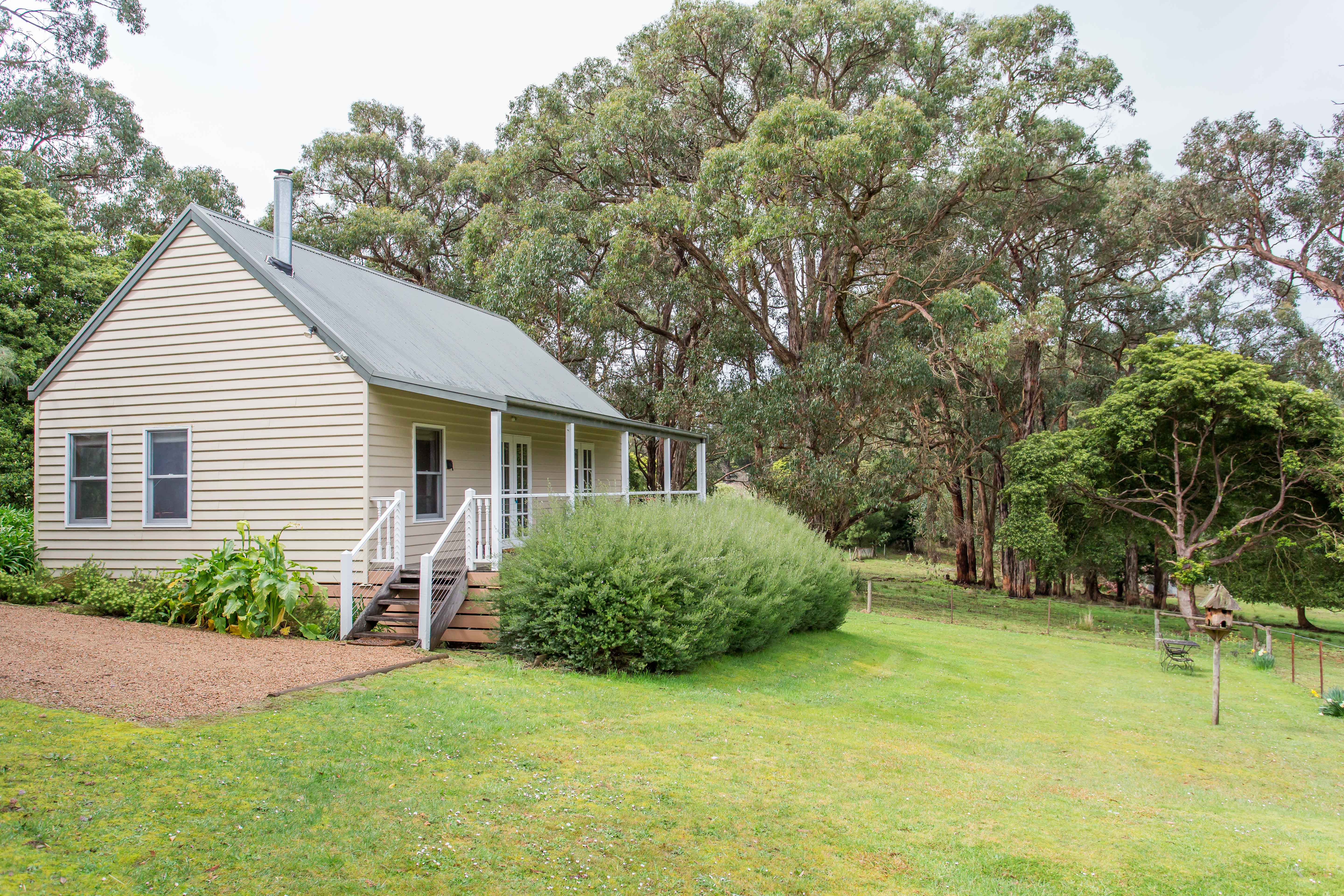 Private timber Cottage in Red Hill. in Flinders, Mornington Peninsula