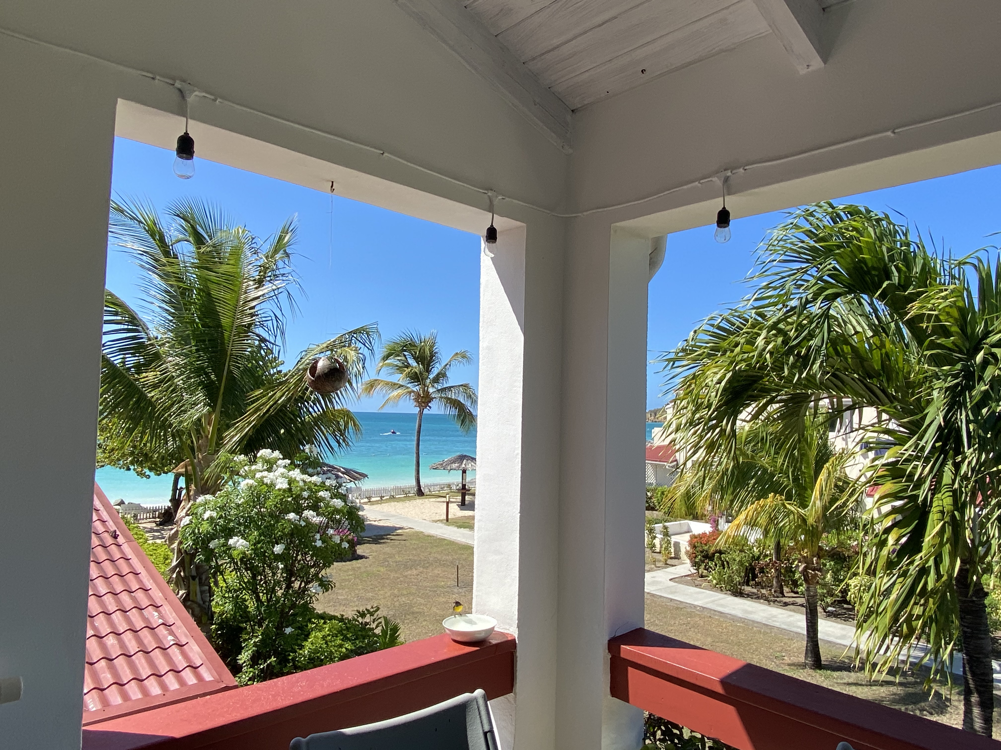 *NEW* Stunning, steps from beach 1 Bed apartment