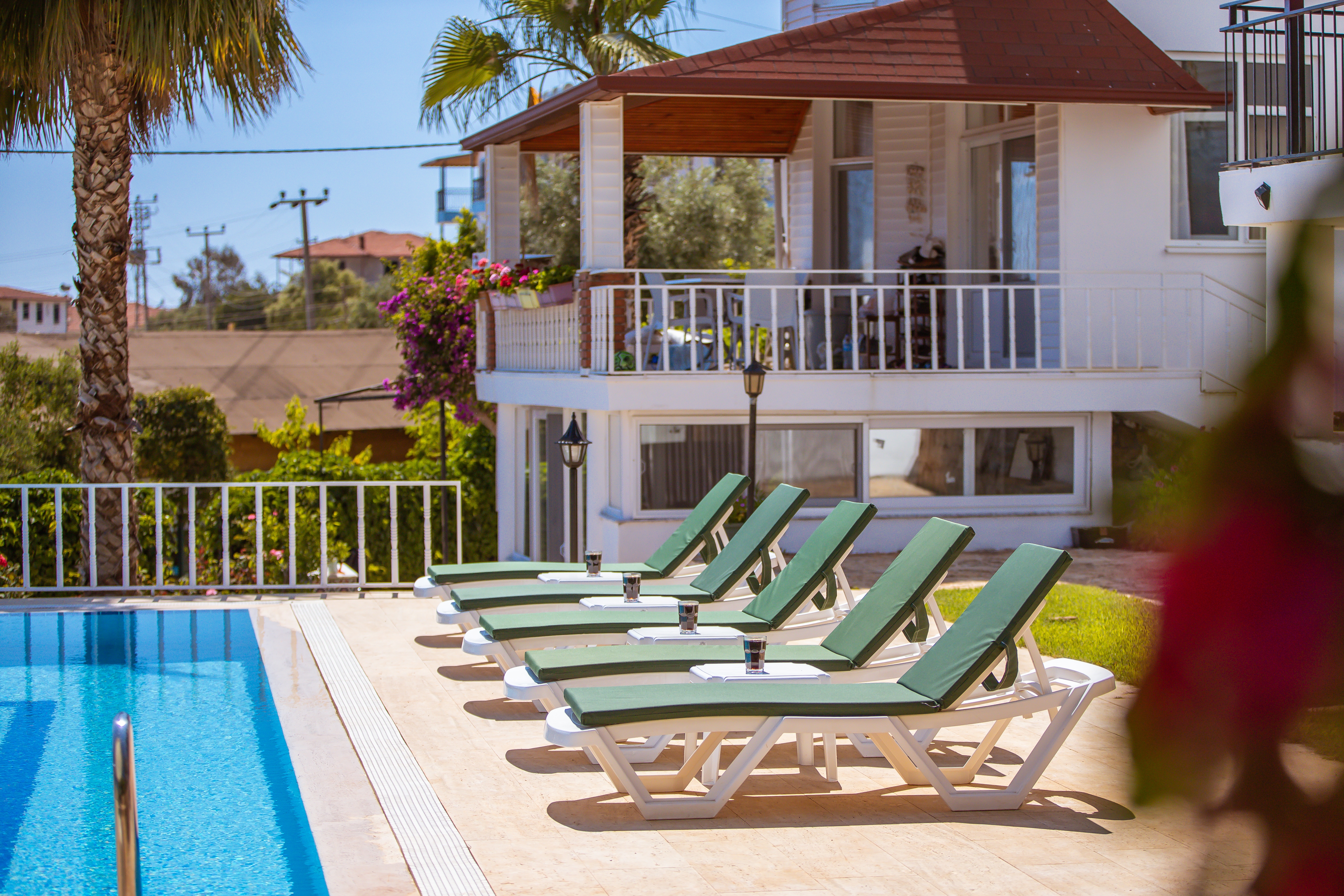 3 House Apart Etstur Com