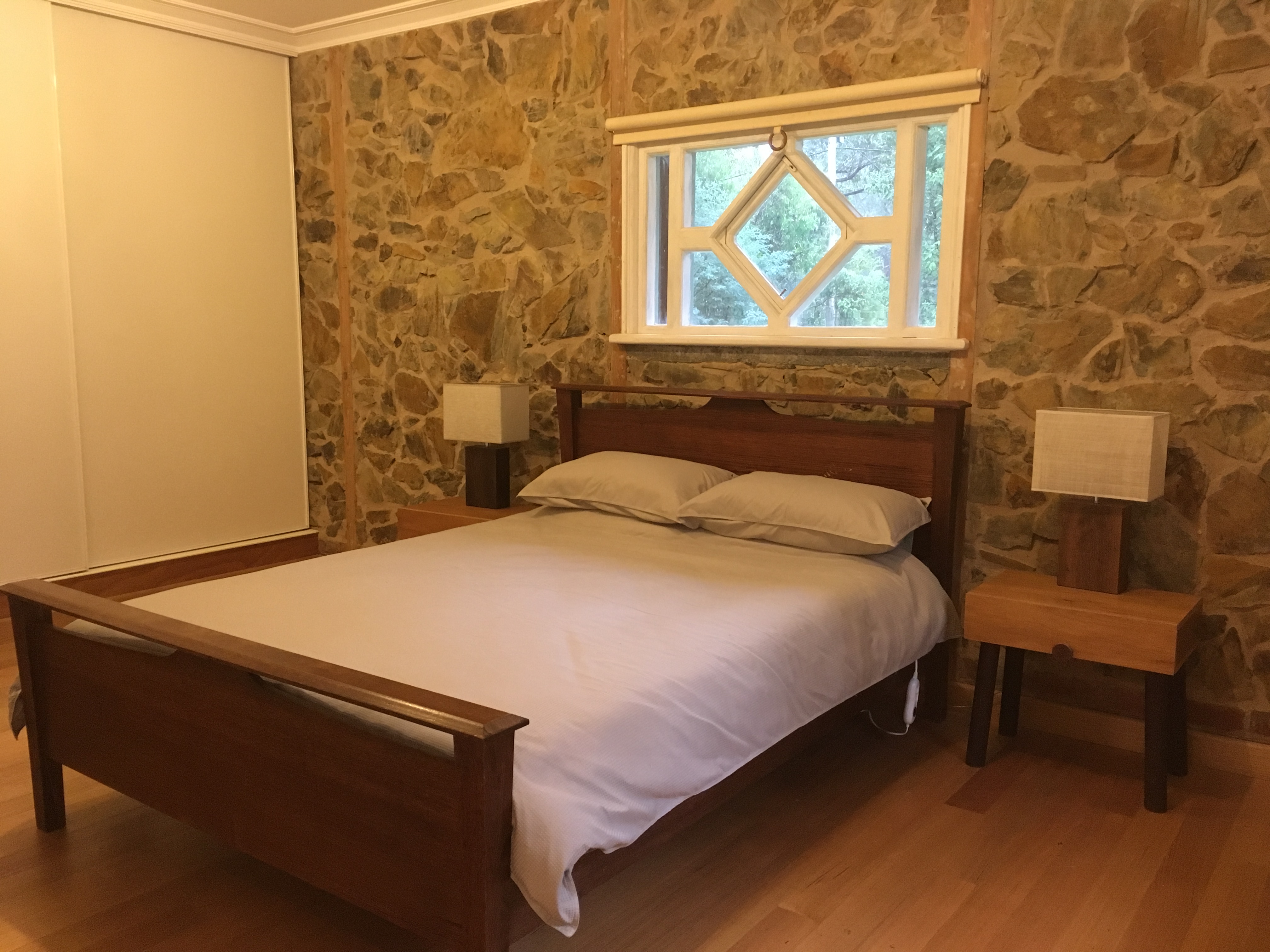 Stone Cottage Retreat Kinglake Houses For Rent In Kinglake Victoria Australia
