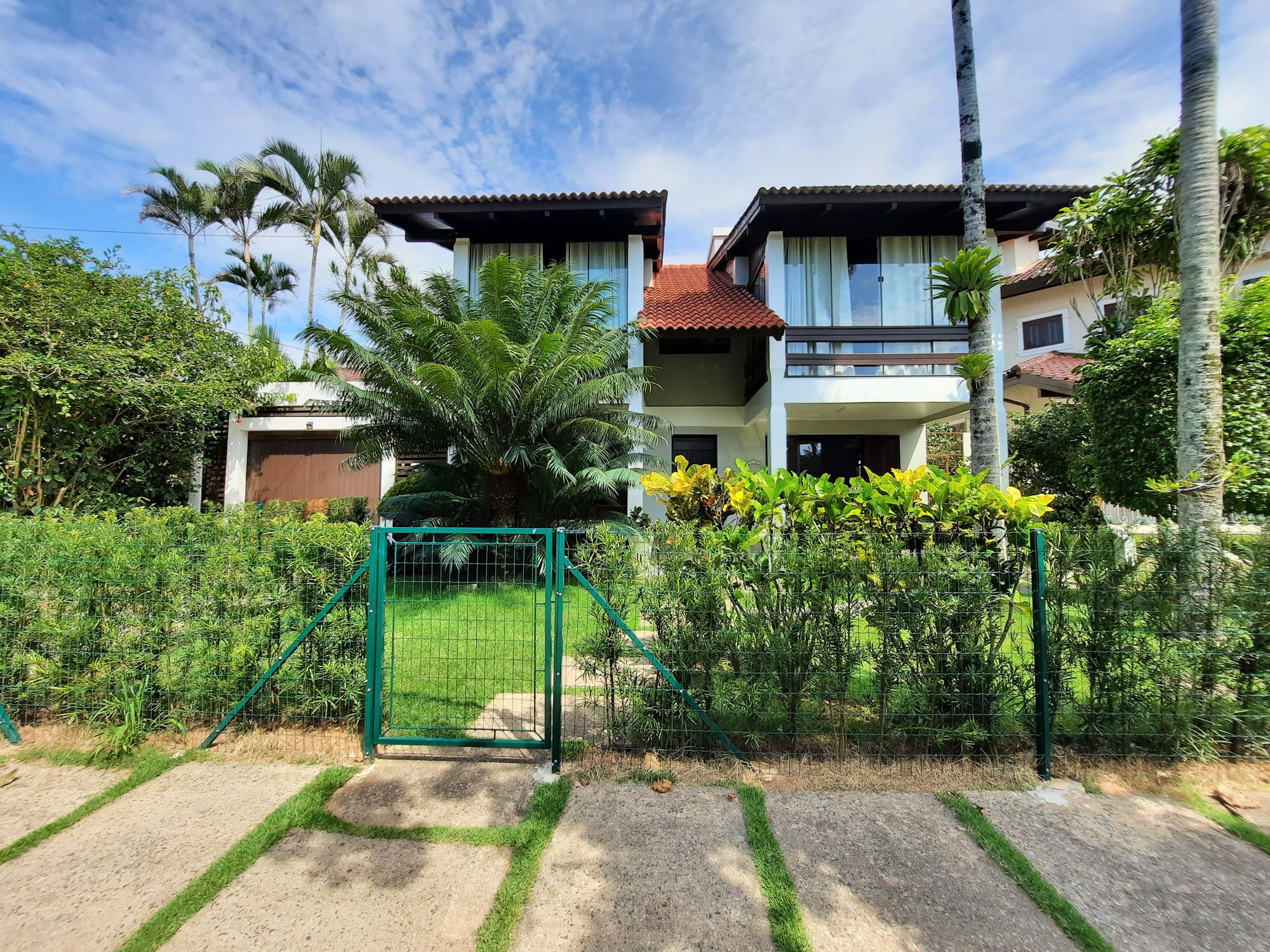 Mansão Av. Búzios Seaside Jurerê Internacional!! Houses for Rent in