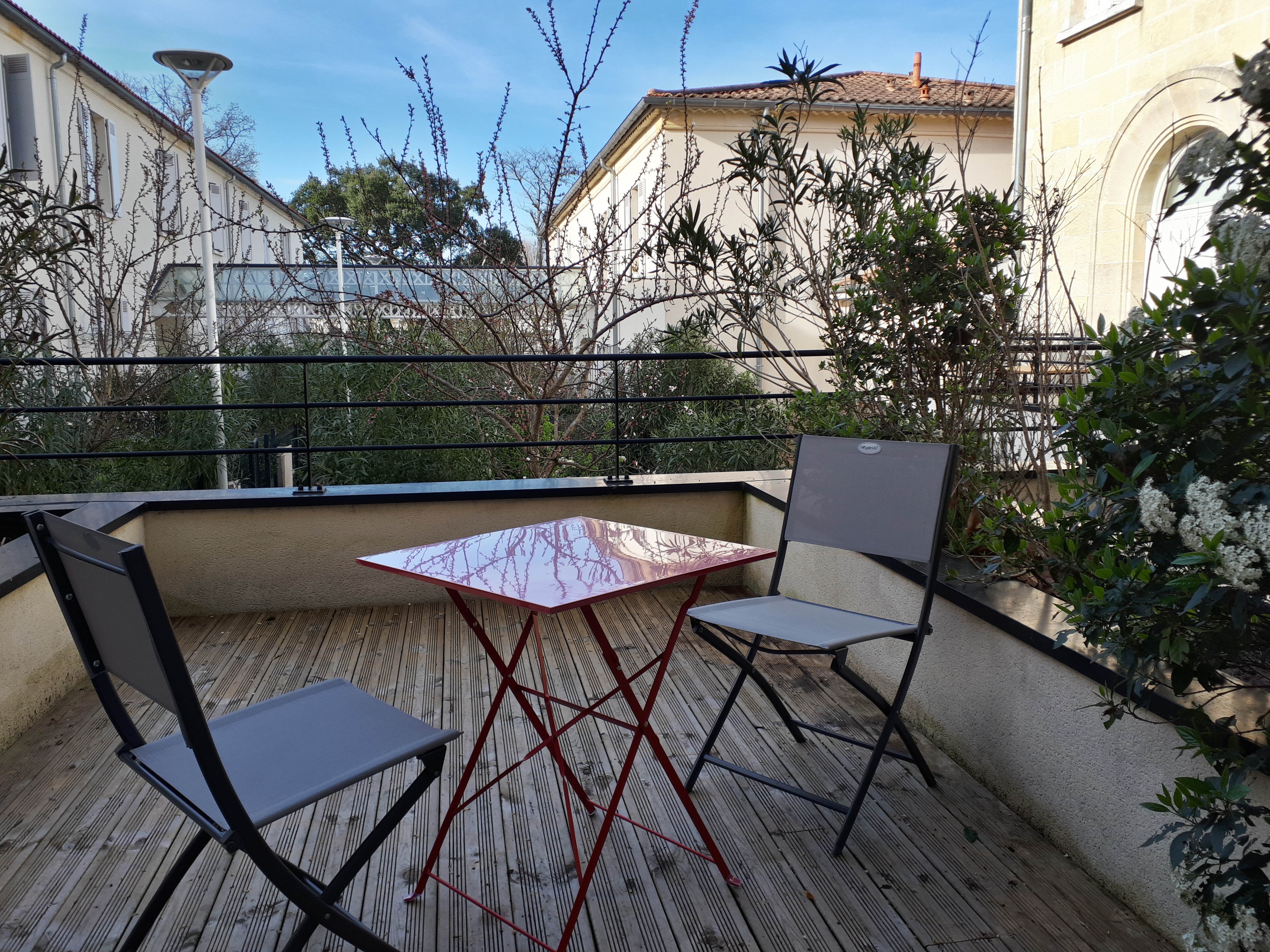 Bordeaux center 20 minutes away, Grand T2 duplex nine
