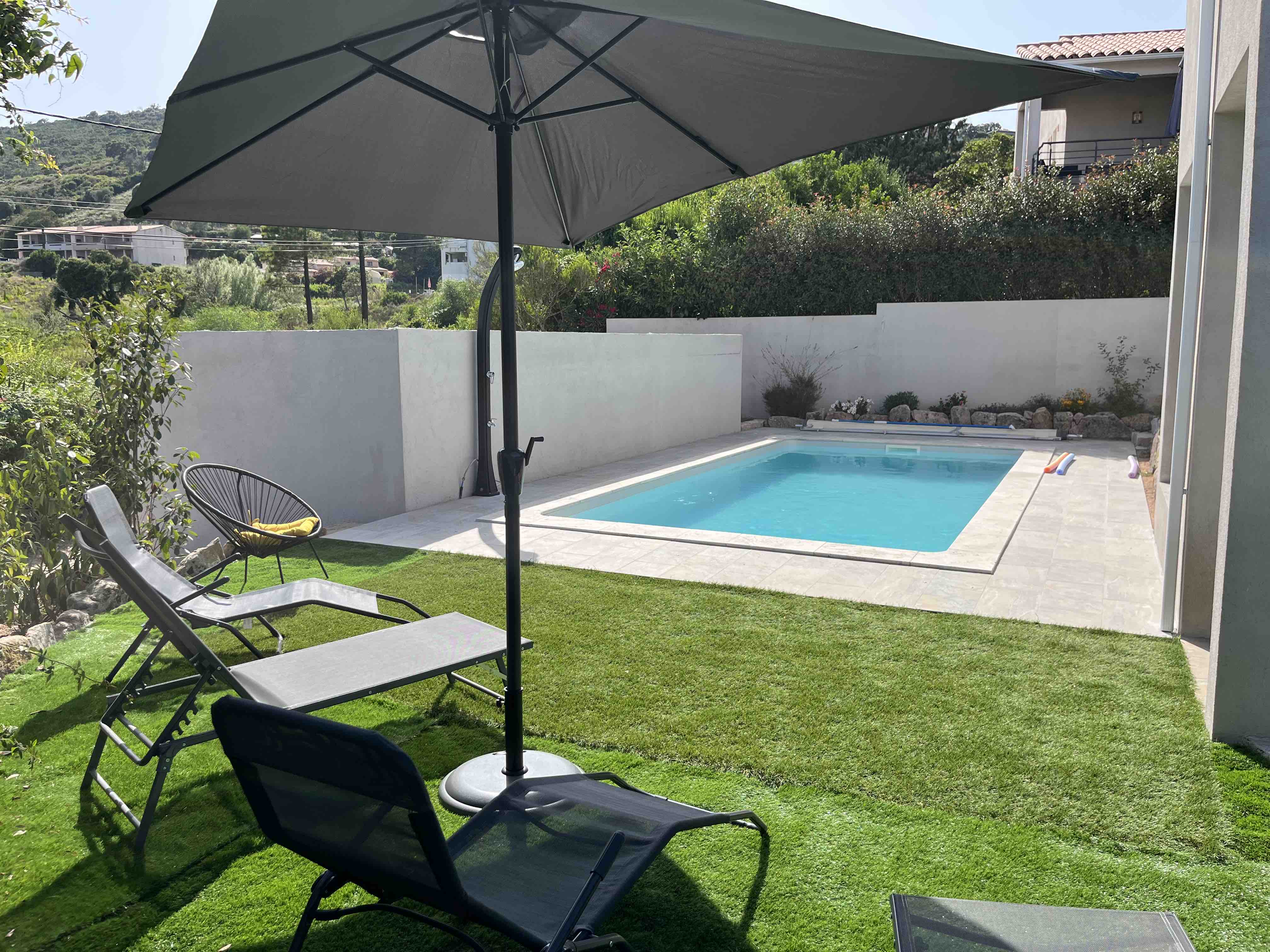 Heated pool and favone beach 200 m away on foot