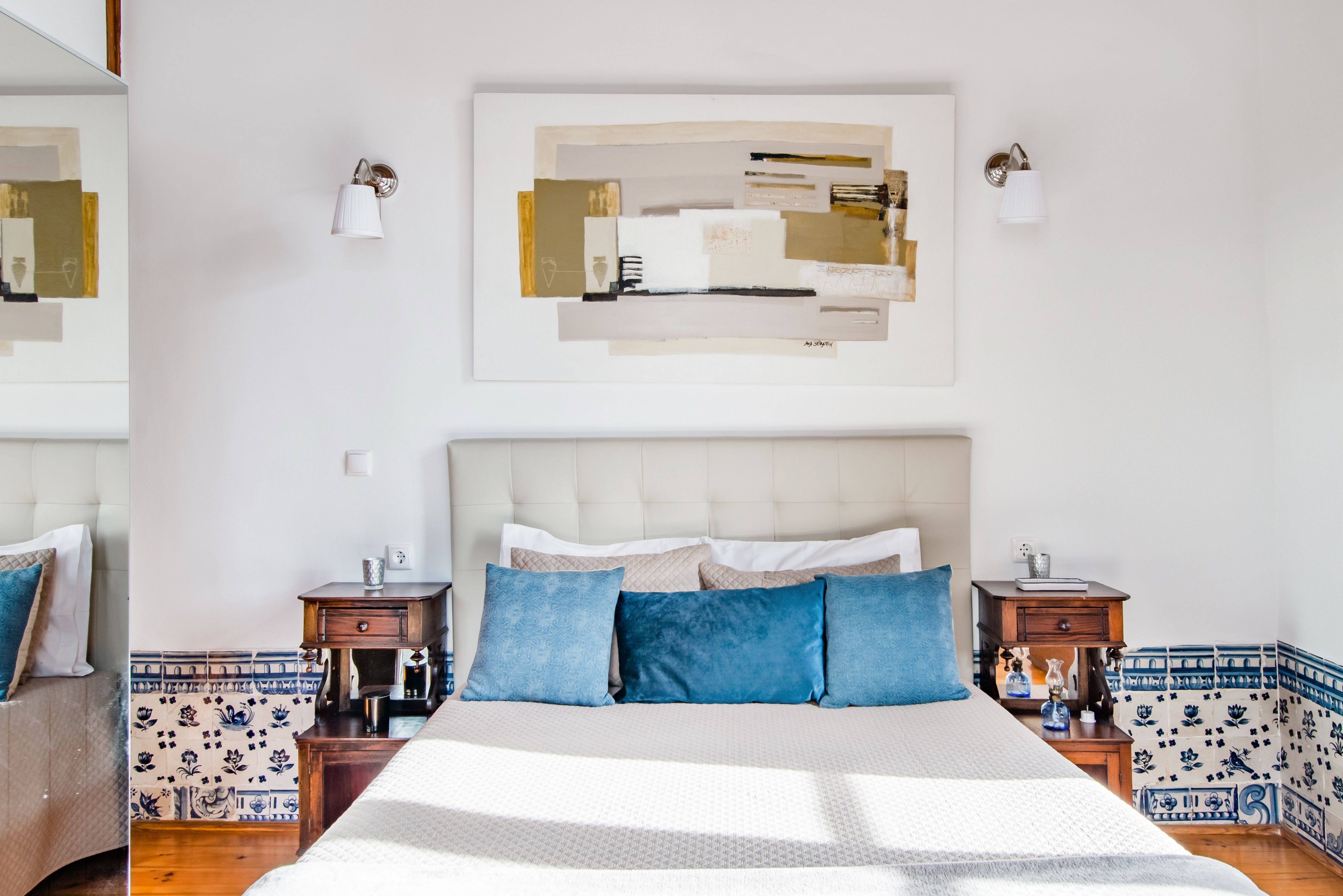 Explore the Picturesque Alfama Neighborhood in a Quaint Flat