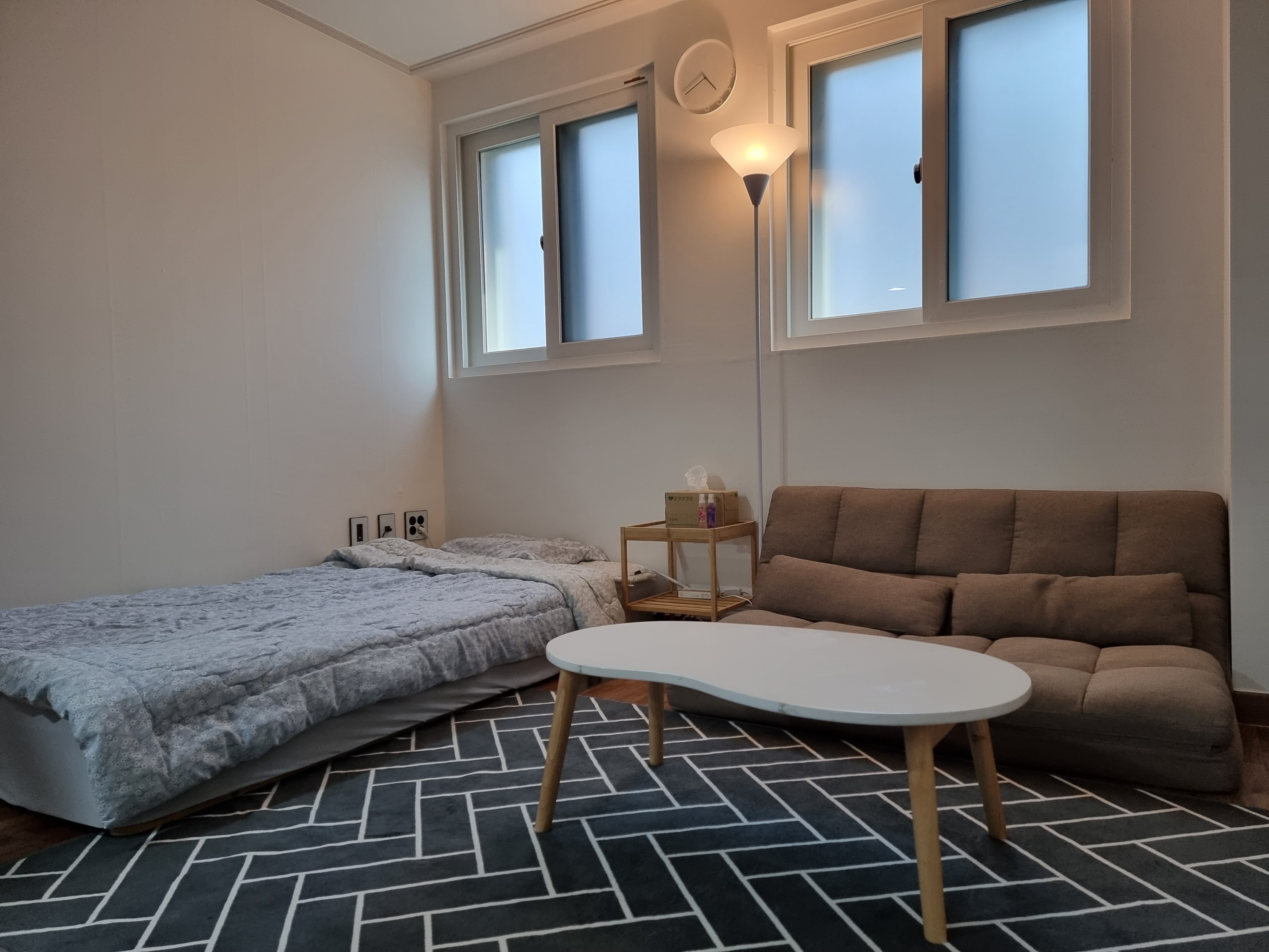 Long house (3 minutes from Seoul National University Station/30 seconds on Sharosu-gil)