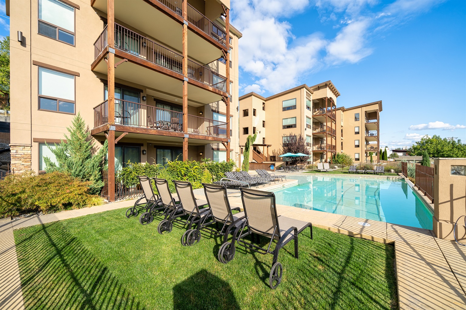 Breathtaking views, walk downtownManson Bay Condominiums for Rent in