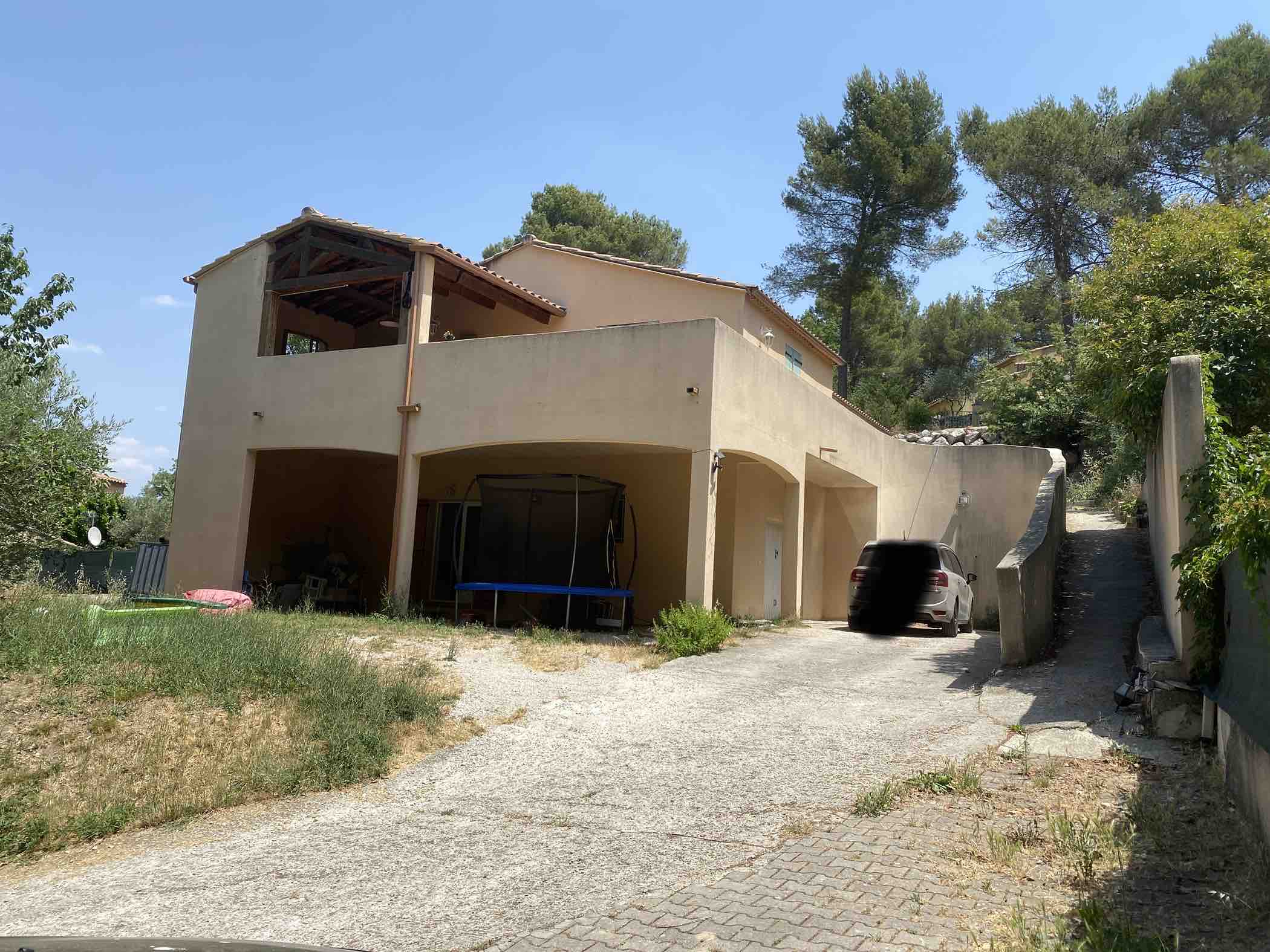 Independent studio in hill start house