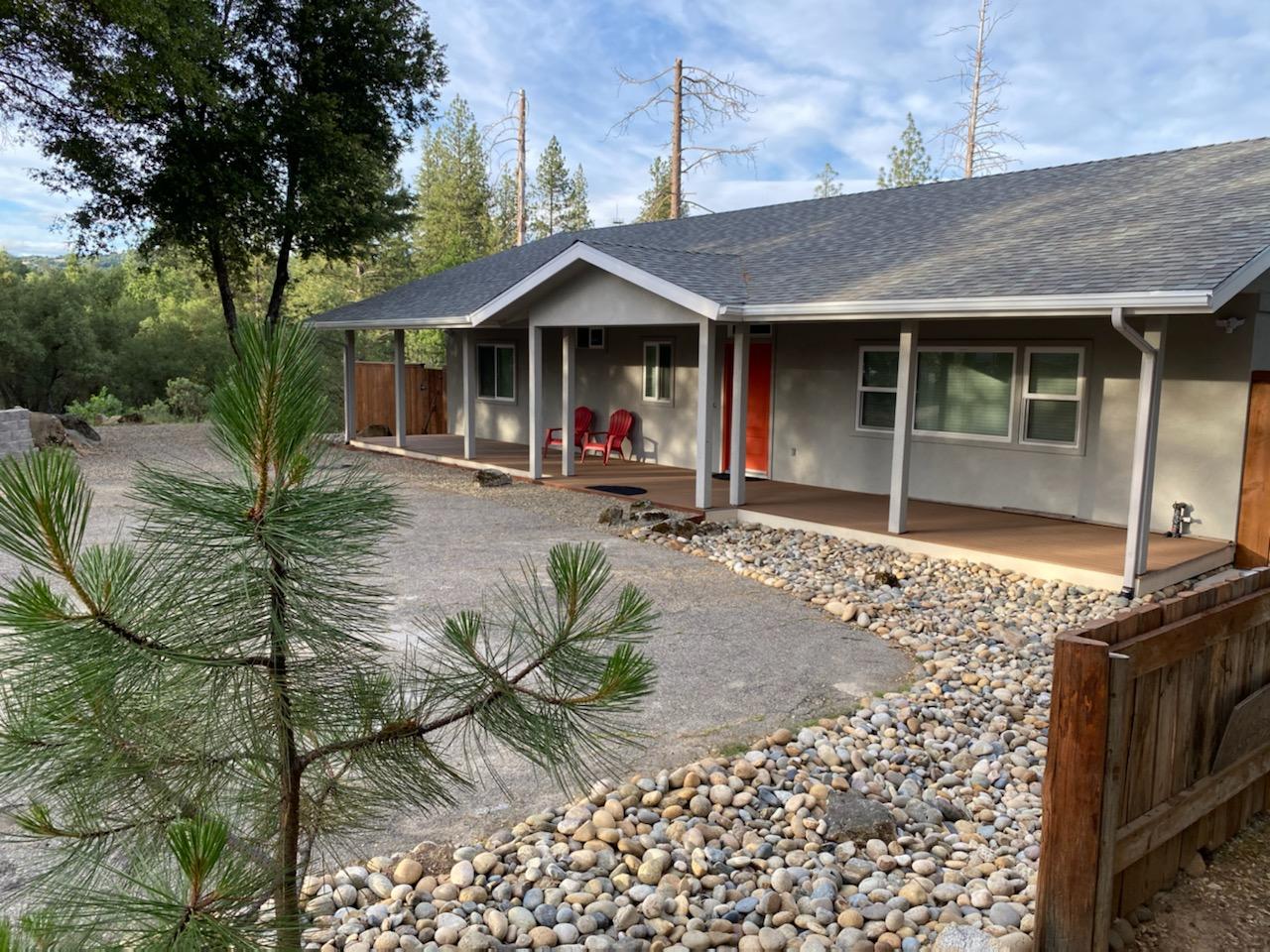 Boulder Creek Bungalow near Yosemite National Park Houses for Rent in