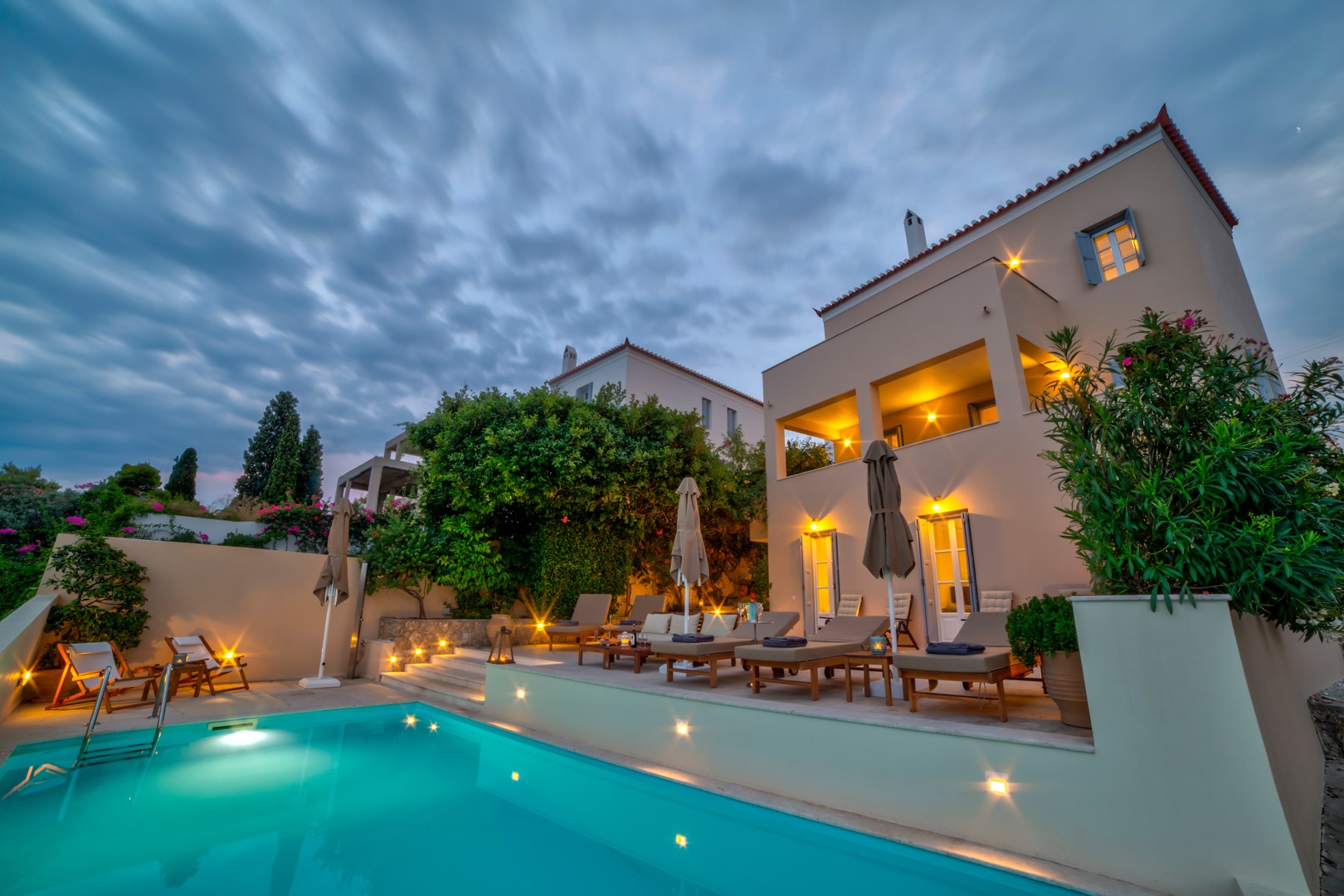 Amazing View, Private Pool, Close to the center.