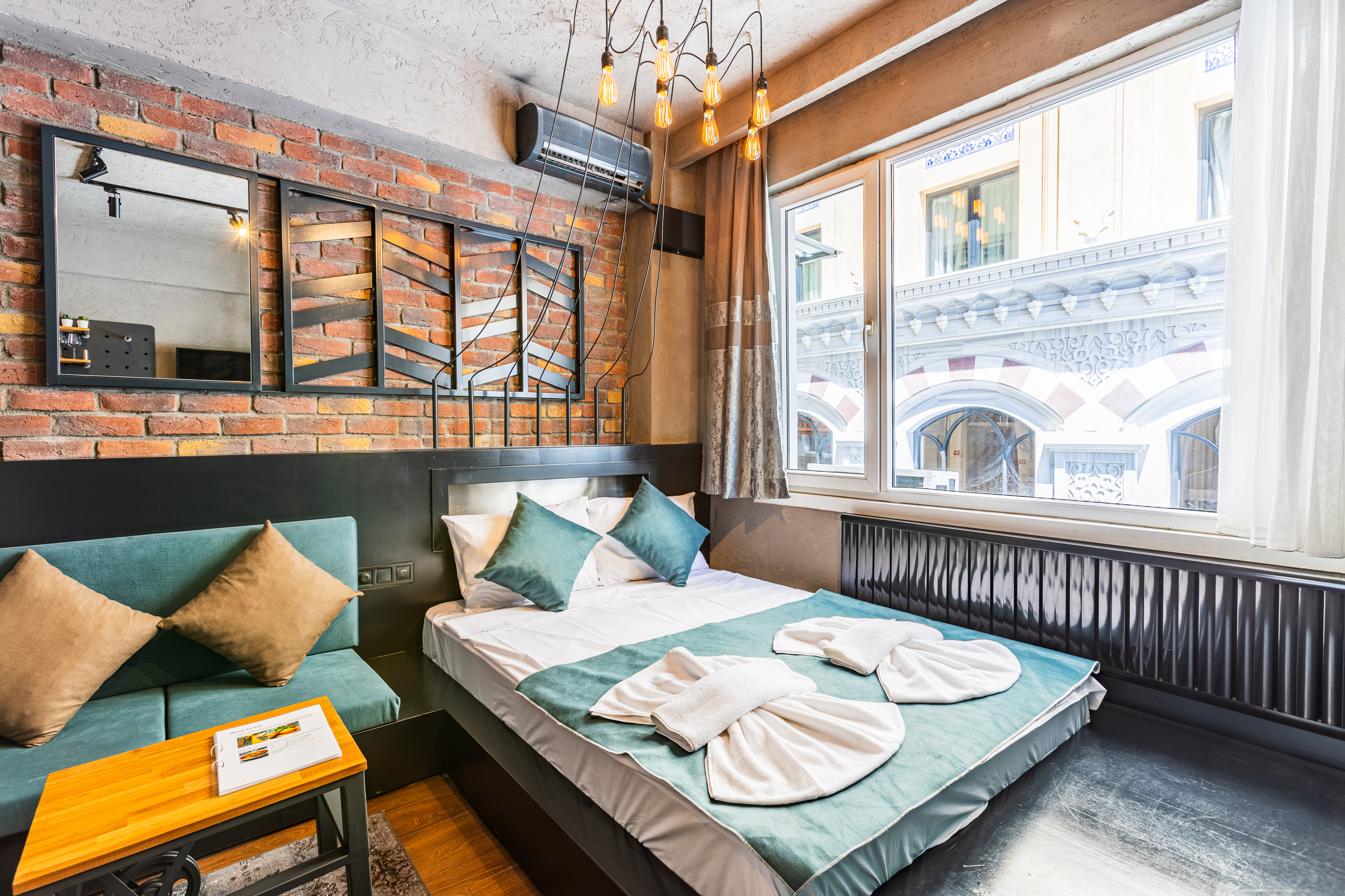 Loft Industrial Studio with Wifi 4FLOOR-DSINFECTED