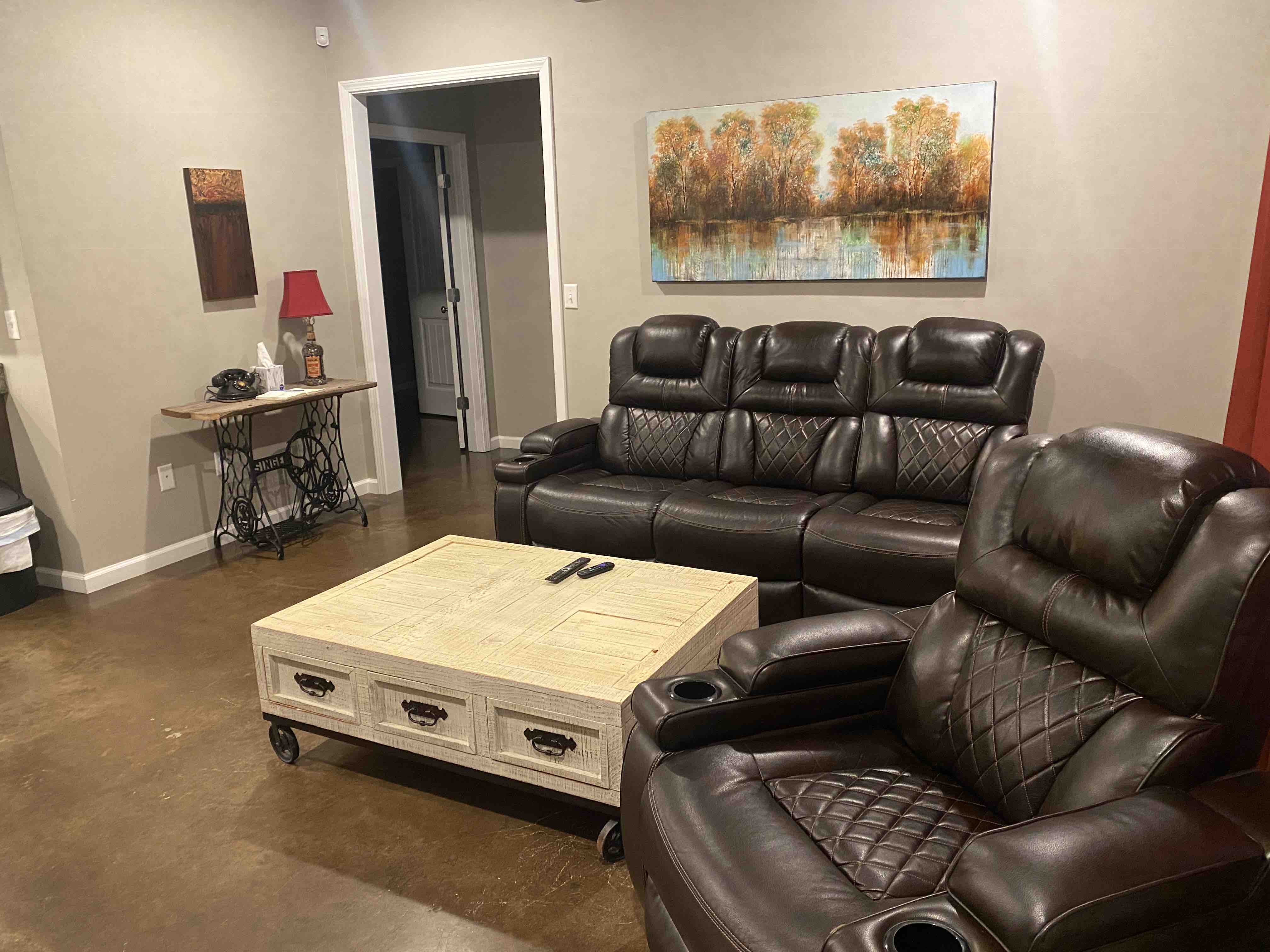 Rustic Retreat w/king  - close to downtown :  C