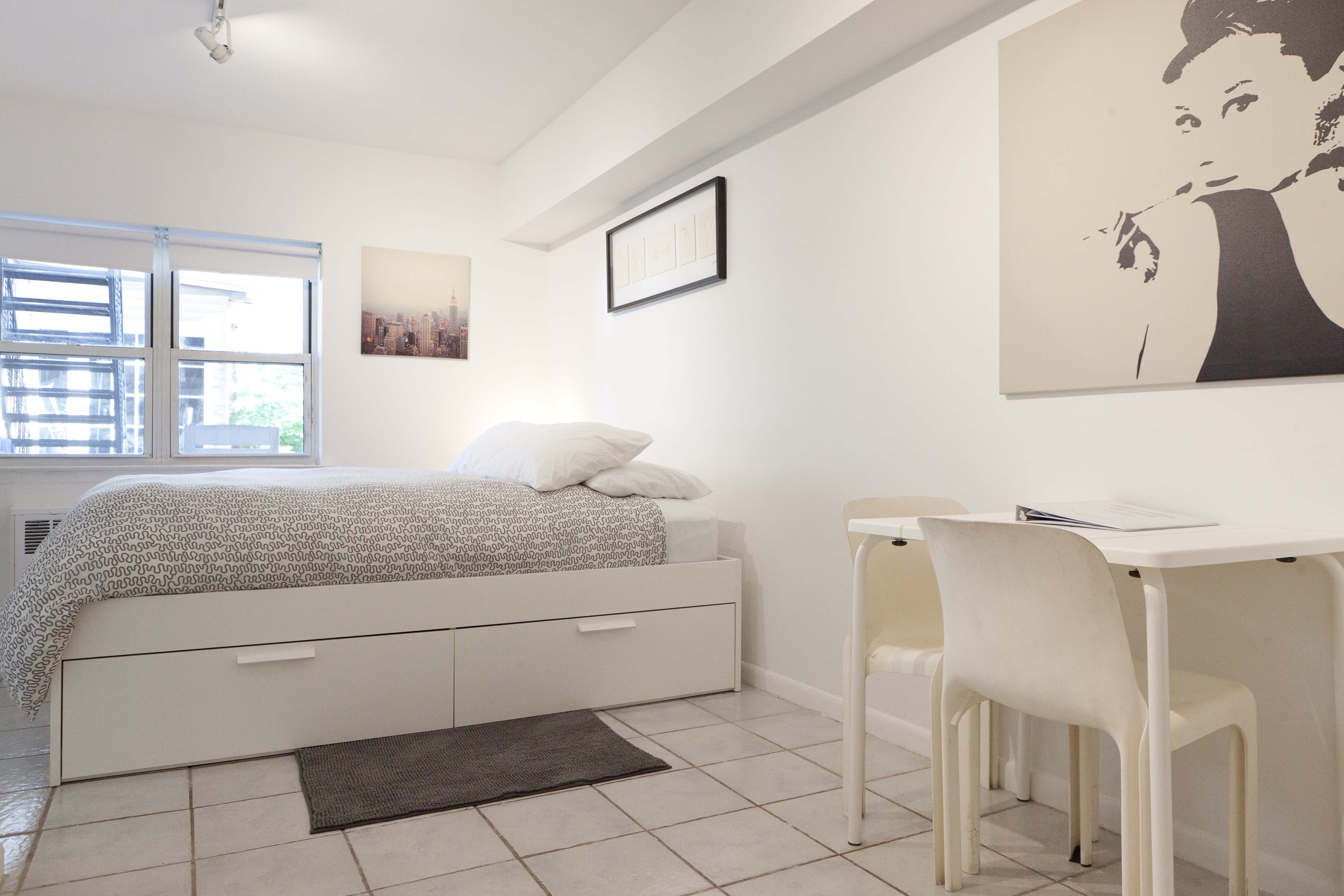 Sleek Astoria Studio: Style Meets City Heart